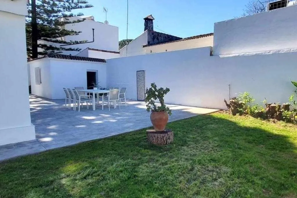 Villa Yoli 26 con Piscina y Jardin cerca de la Playa