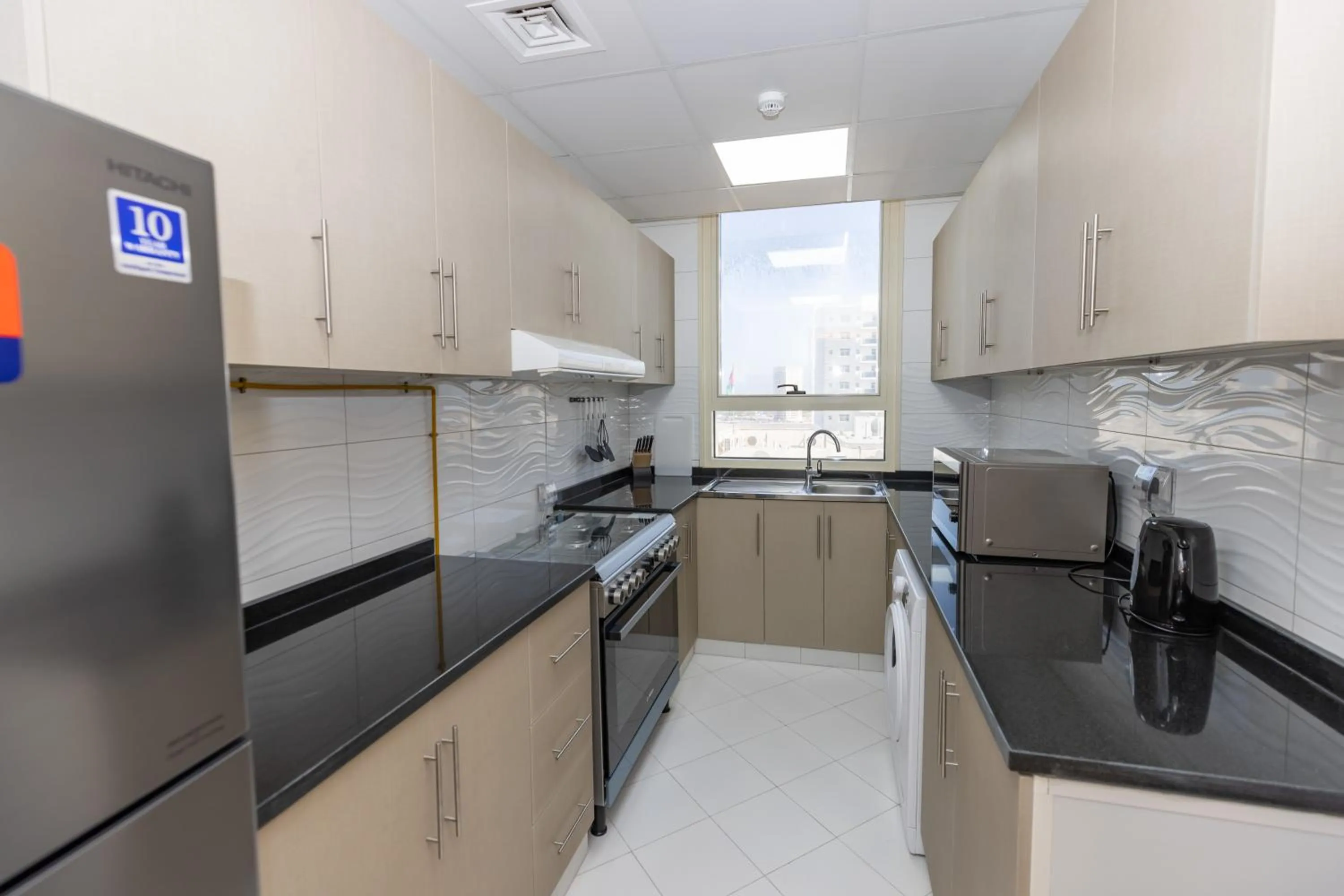 Kitchen or kitchenette in Platinum Coast Hotel Apartments