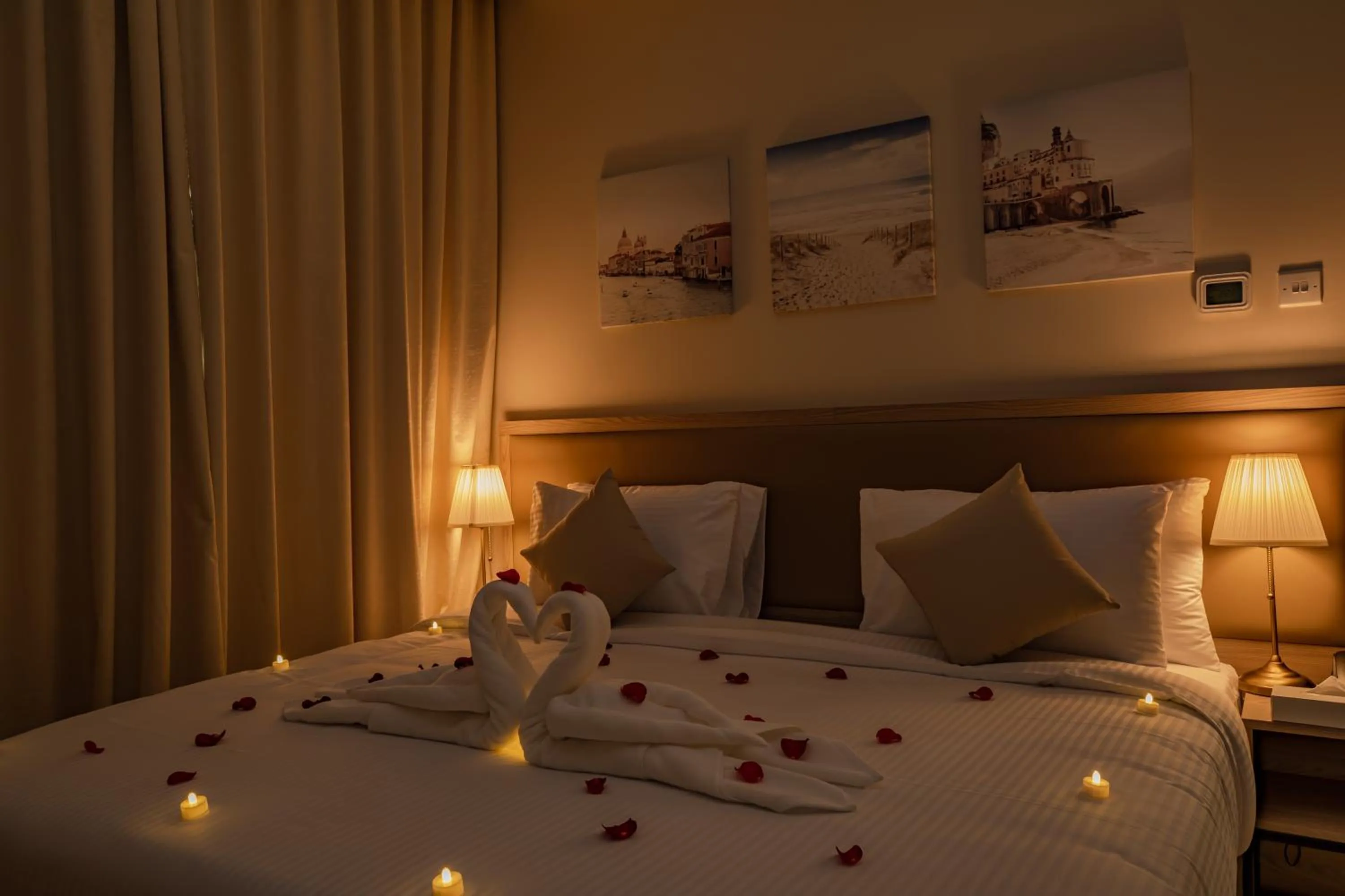 Bedroom, Bed in Platinum Coast Hotel Apartments