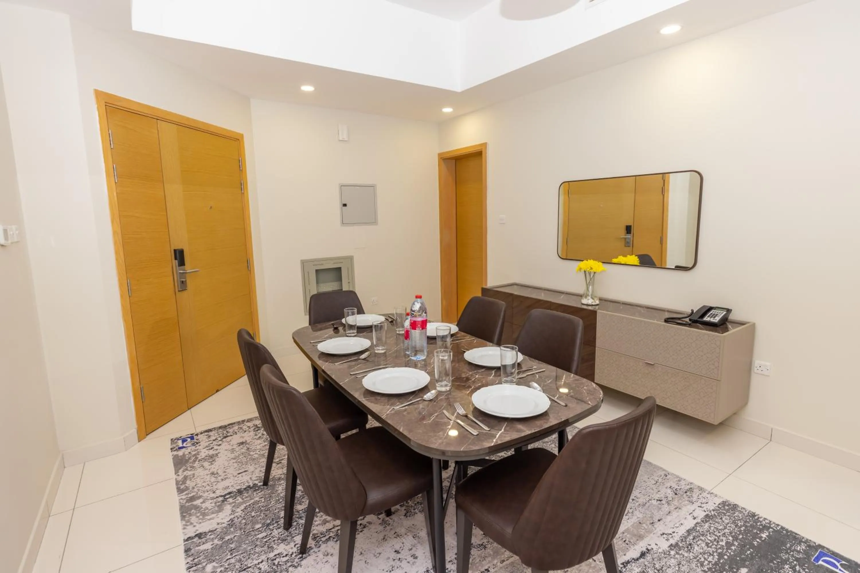 Dining area in Platinum Coast Hotel Apartments