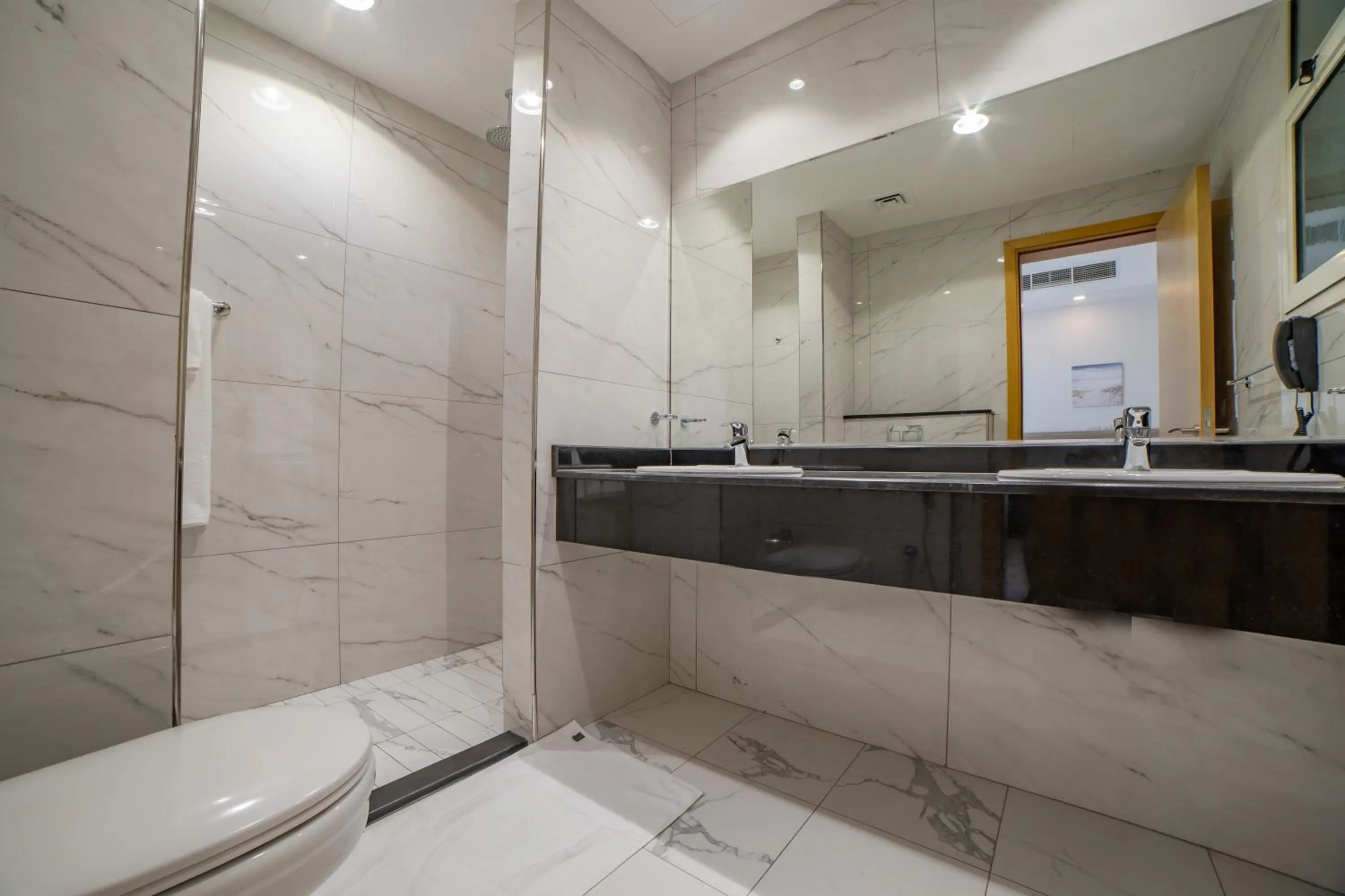 Bathroom in Platinum Coast Hotel Apartments