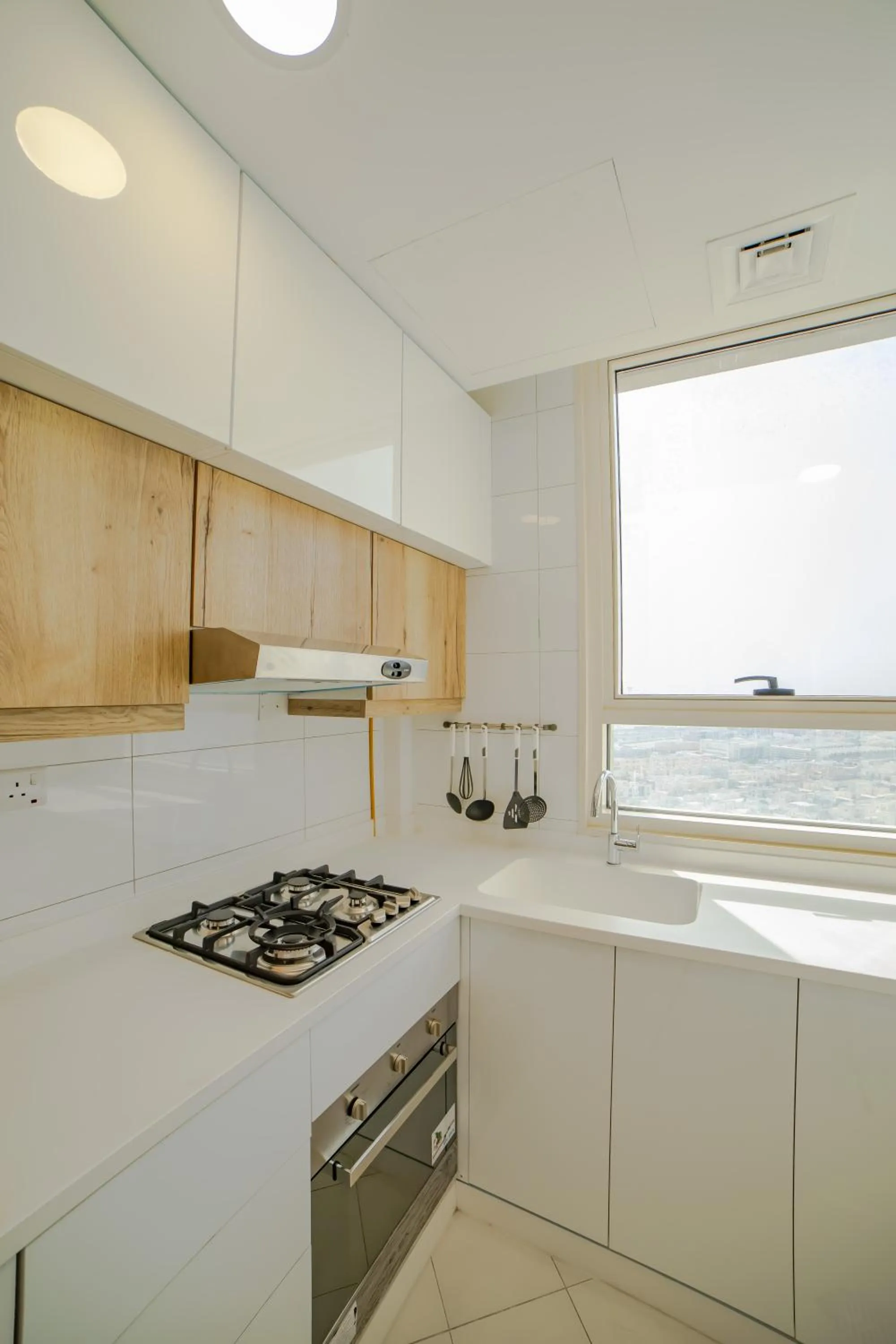 Kitchen or kitchenette in Platinum Coast Hotel Apartments