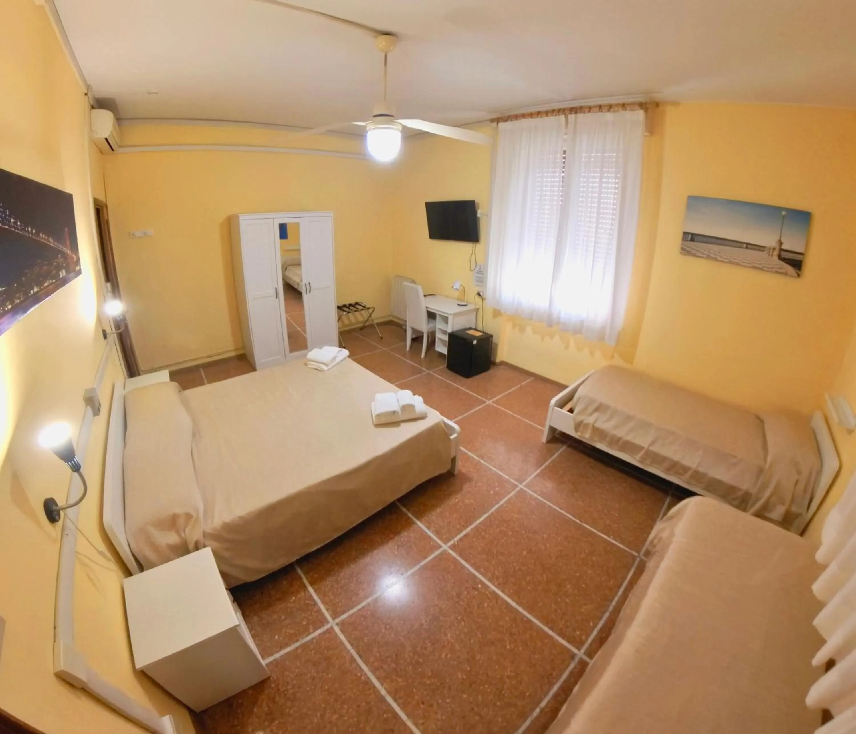 Bed in Giappone Inn Parking Hotel