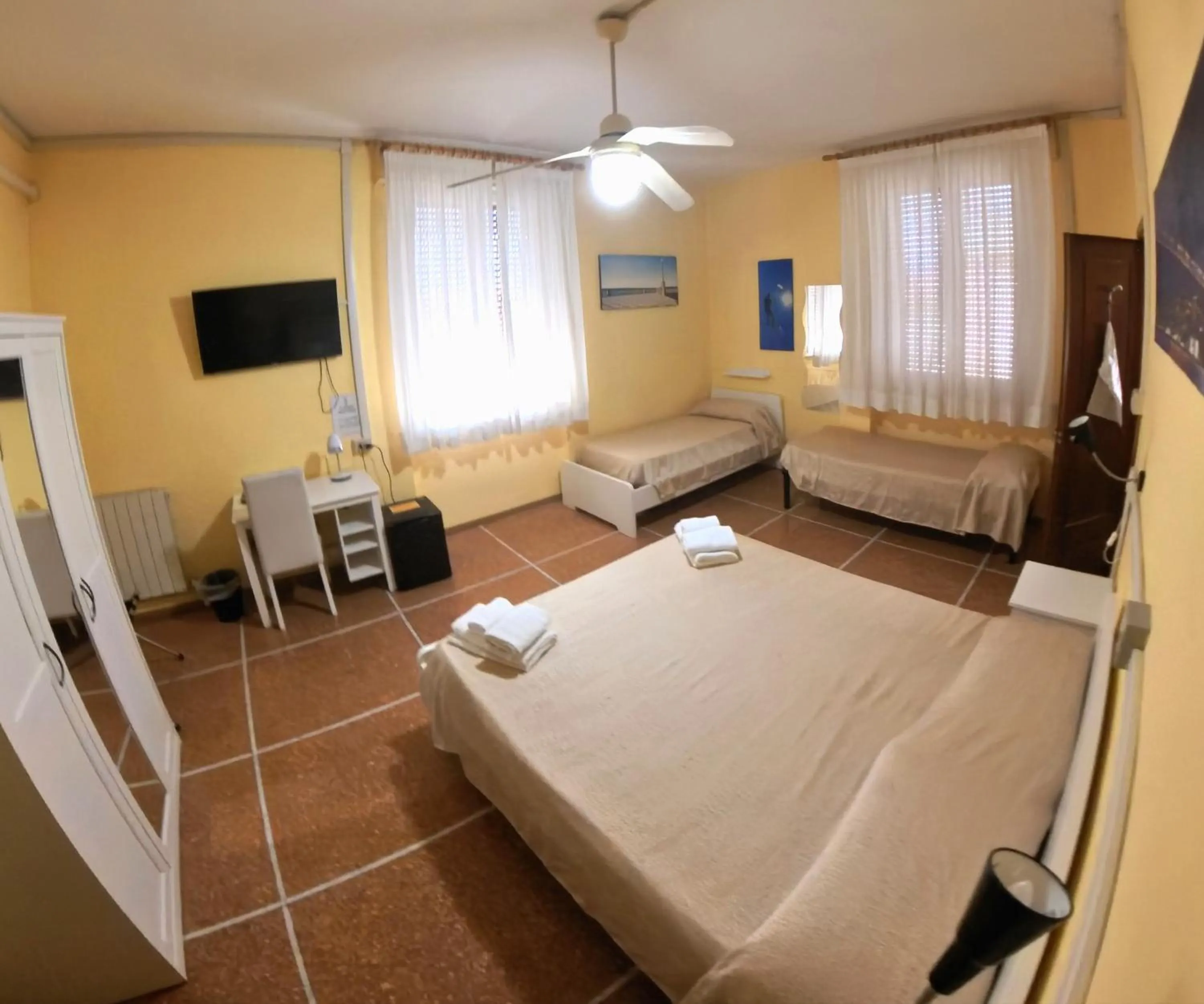 Bed in Giappone Inn Parking Hotel