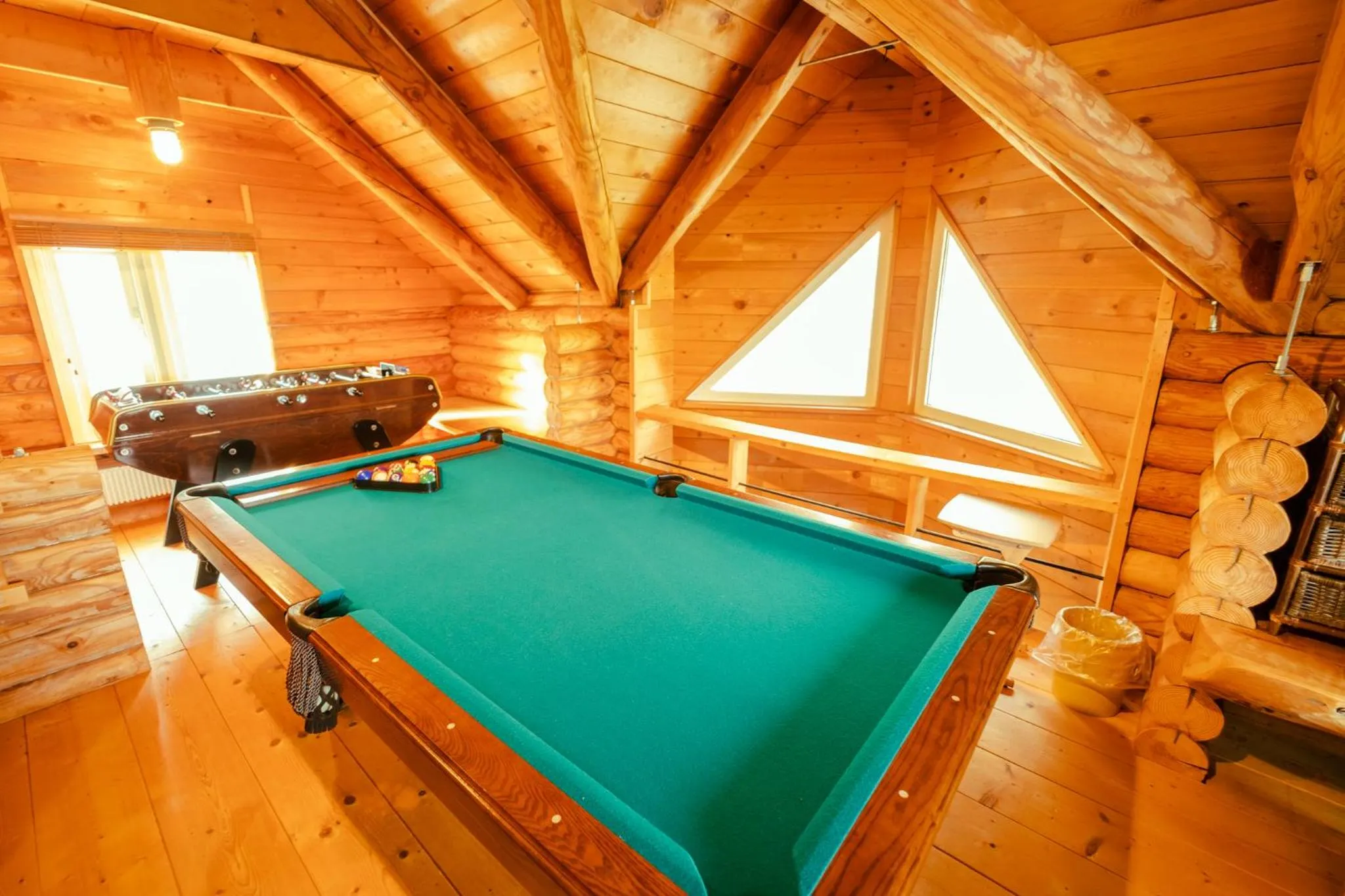 Billiard in Lake Toya Hillside House