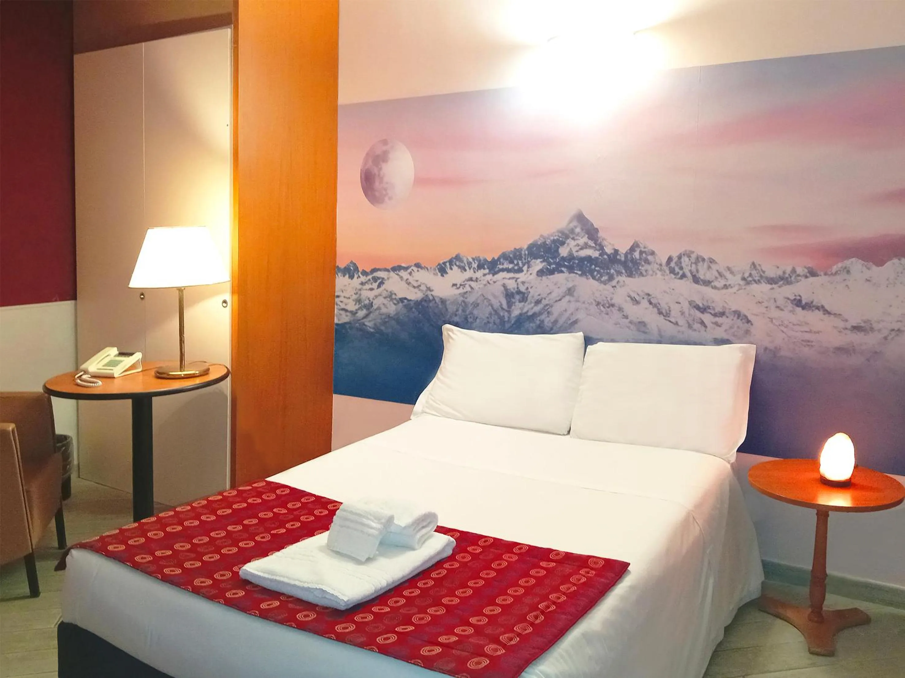 Bedroom, Bed in Hotel Amadeus