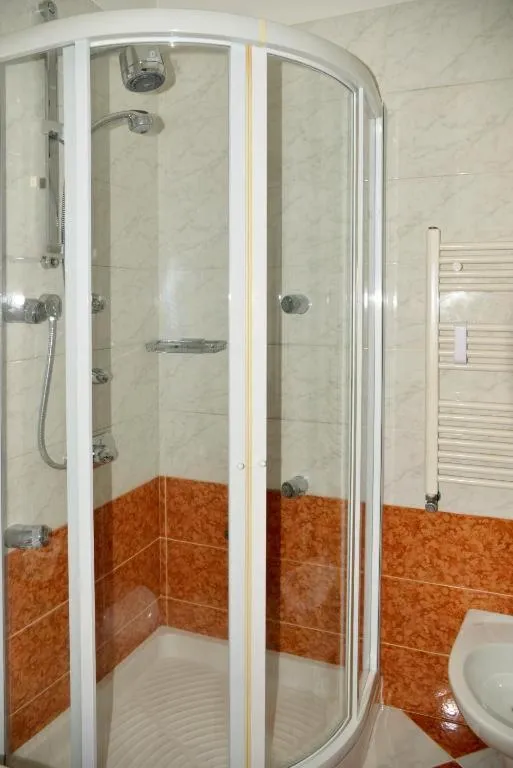 Shower in Hotel Amadeus