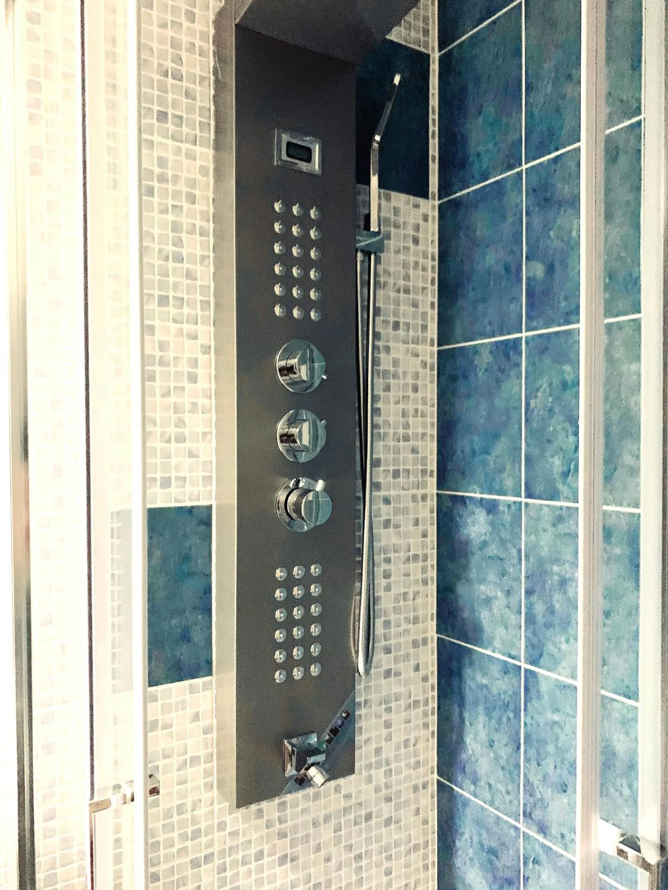 Shower in Hotel Amadeus