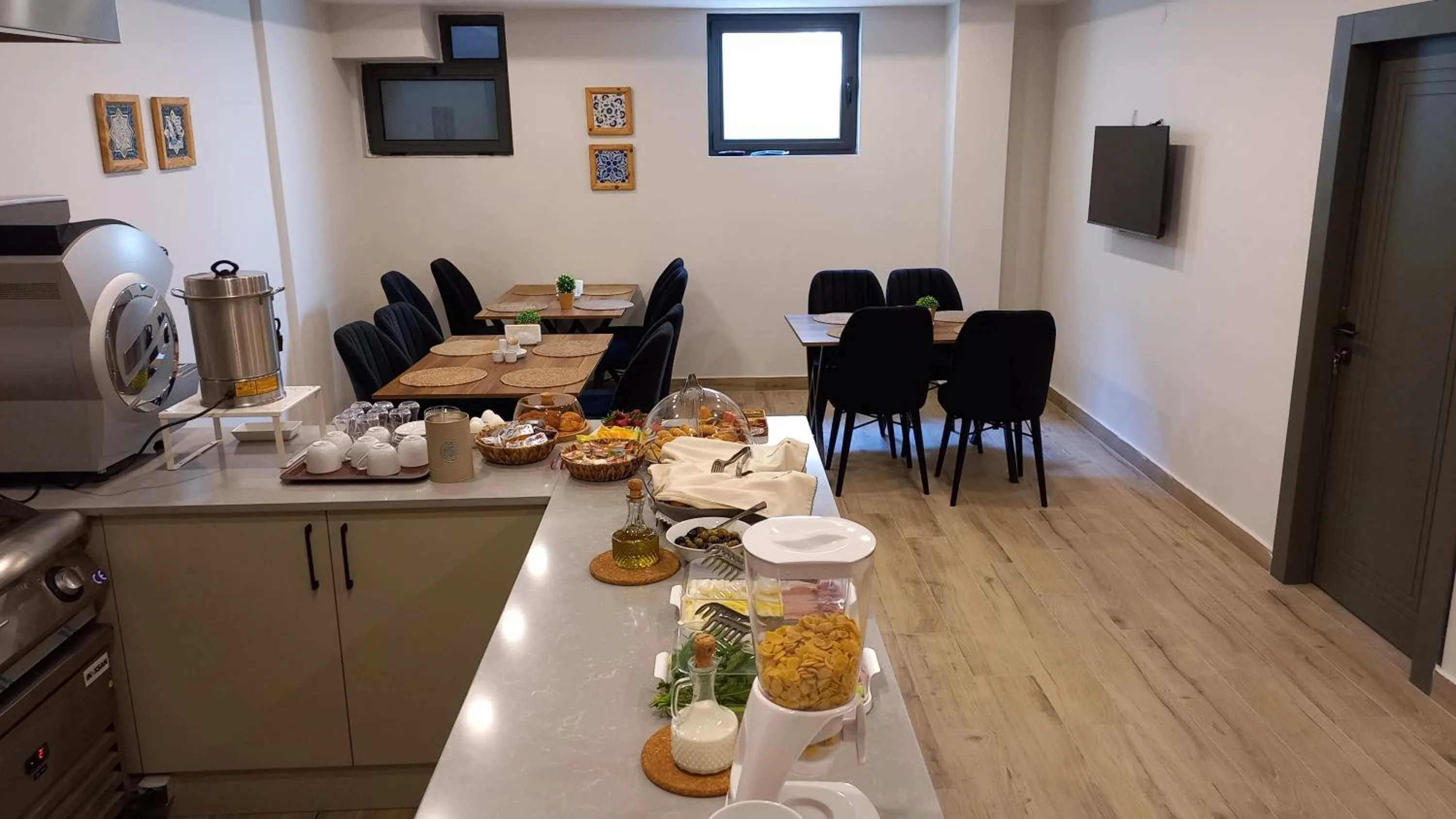 Restaurant/places to eat in Bliss Loft