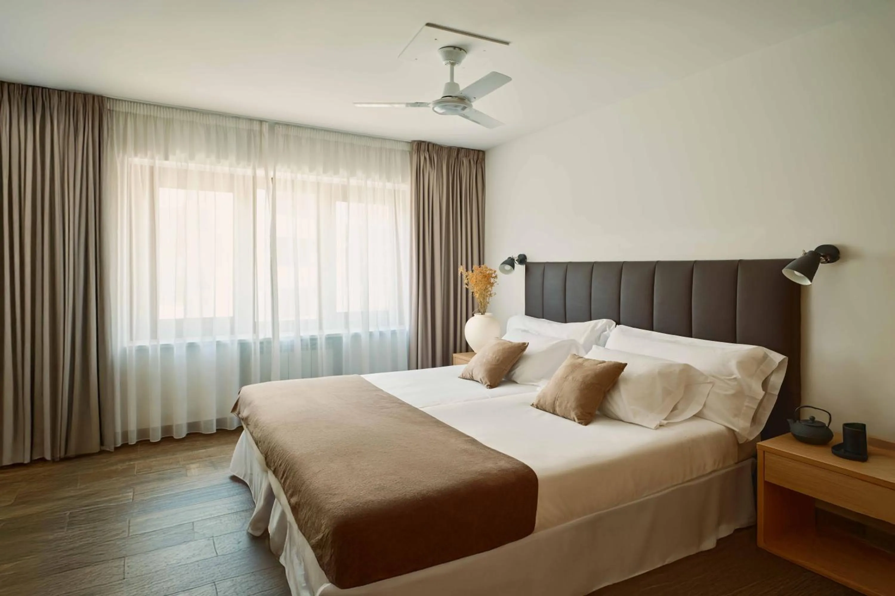 Bedroom, Bed in Hotel MET Pamplona