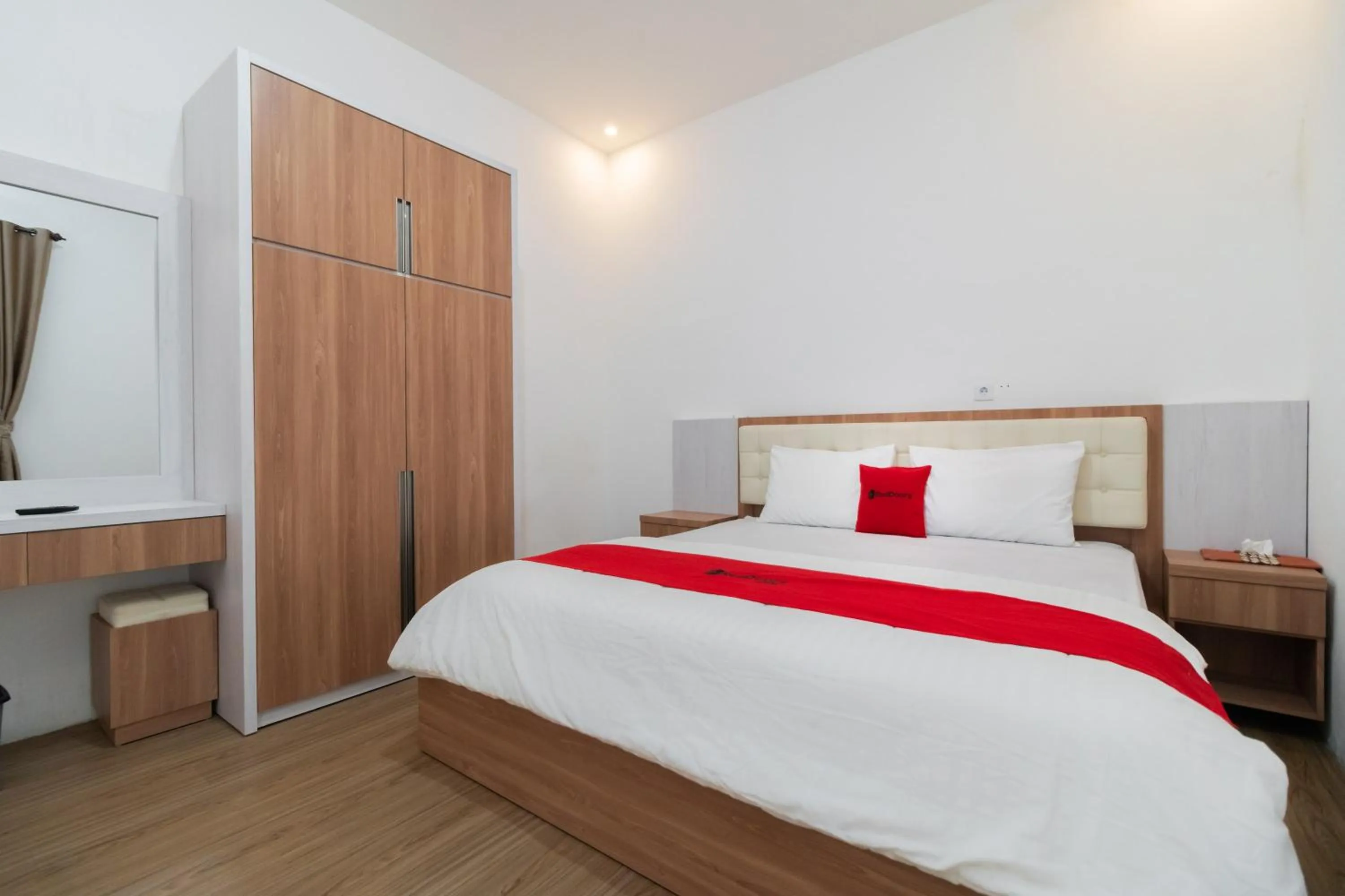 Bedroom, Bed in RedDoorz Syariah at Jalan Andalas Padang