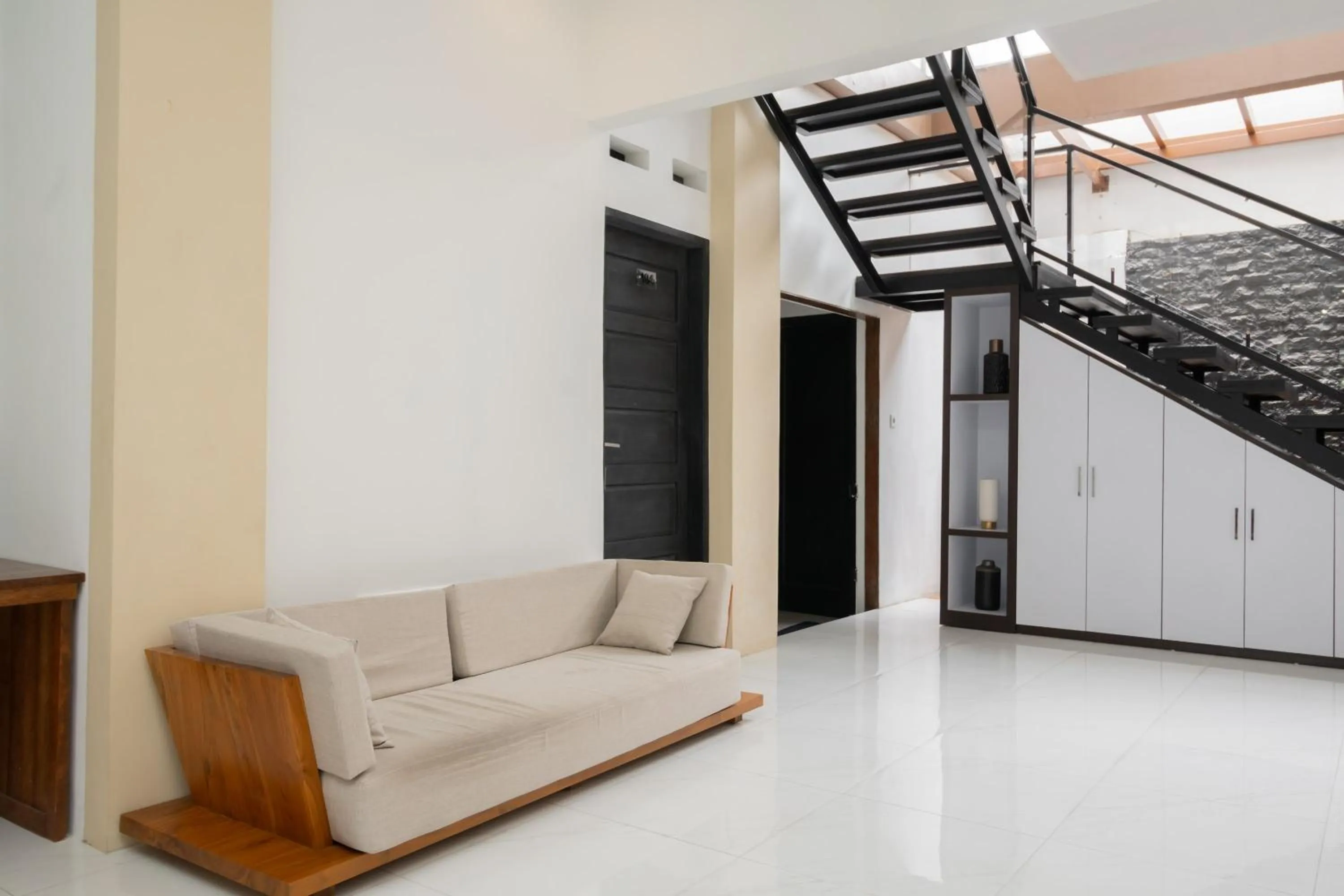 Living room in RedDoorz Syariah at Jalan Andalas Padang