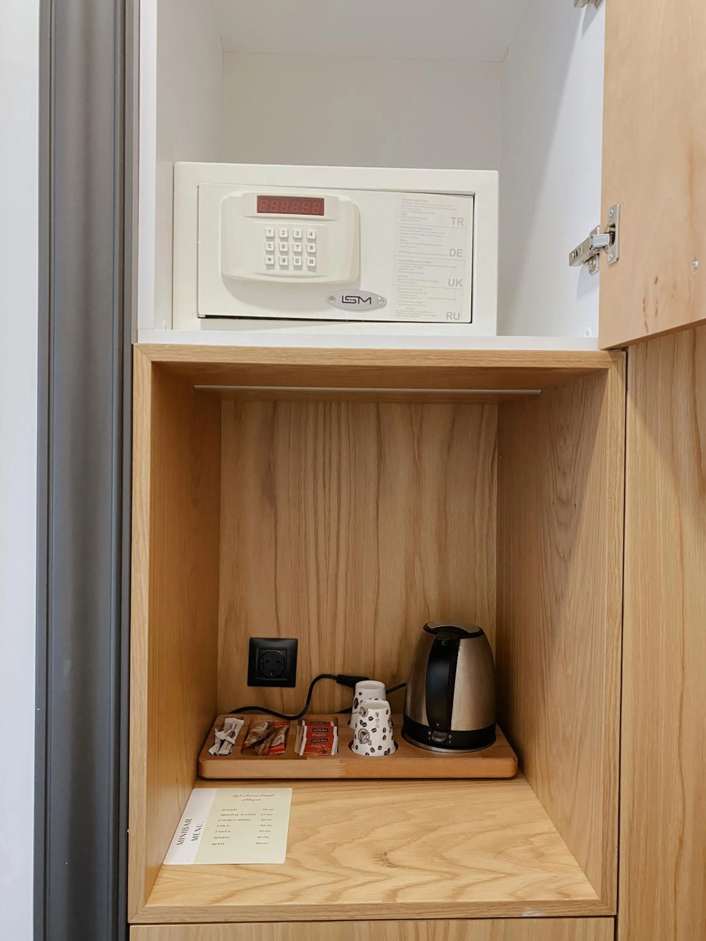 Coffee/tea facilities in Lal Azure Alaçatı