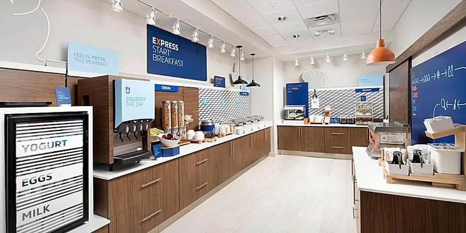 Food and drinks in Holiday Inn Express - South Haven by IHG