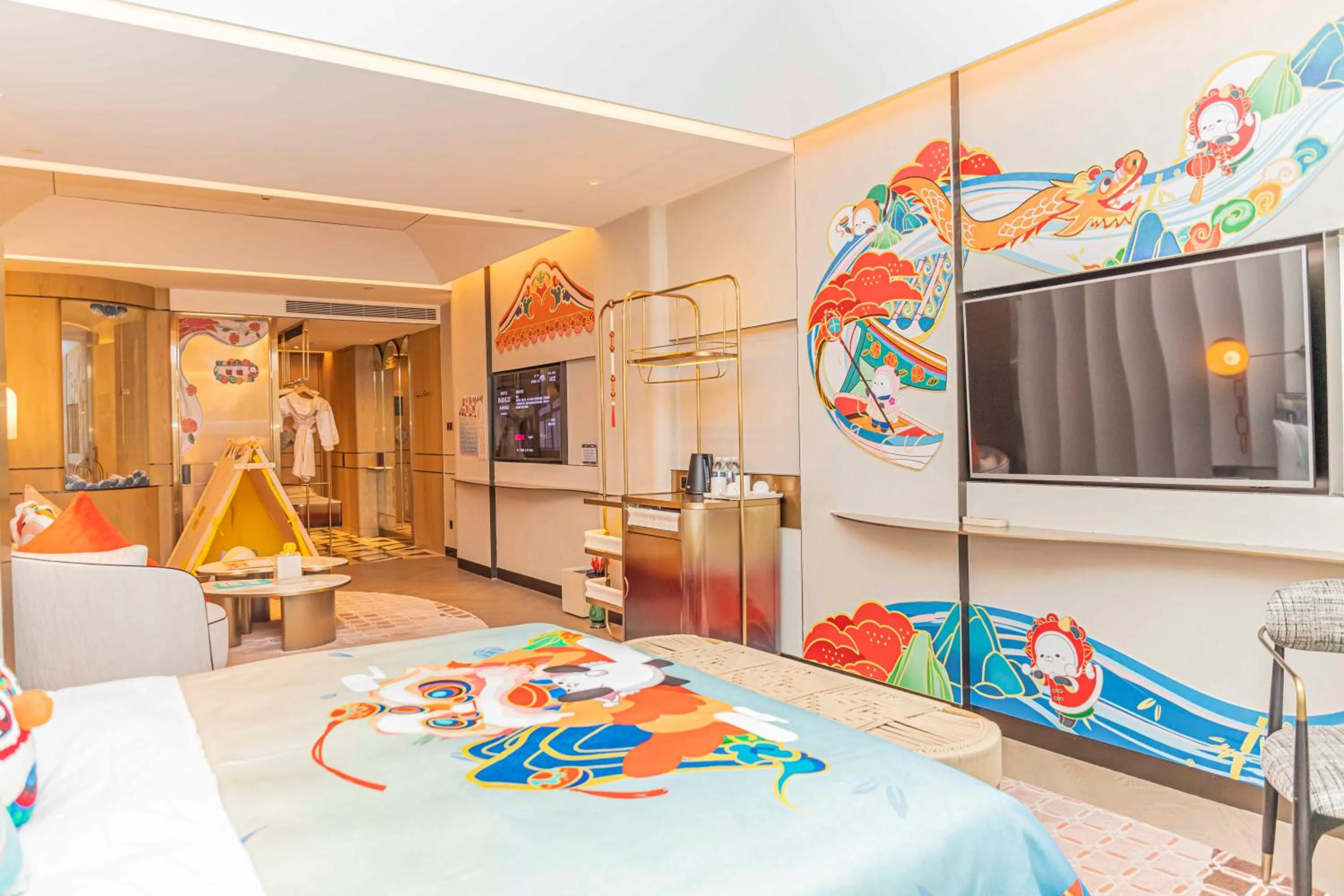 Photo of the whole room, Bed in Hotel Indigo Xiamen Haicang by IHG