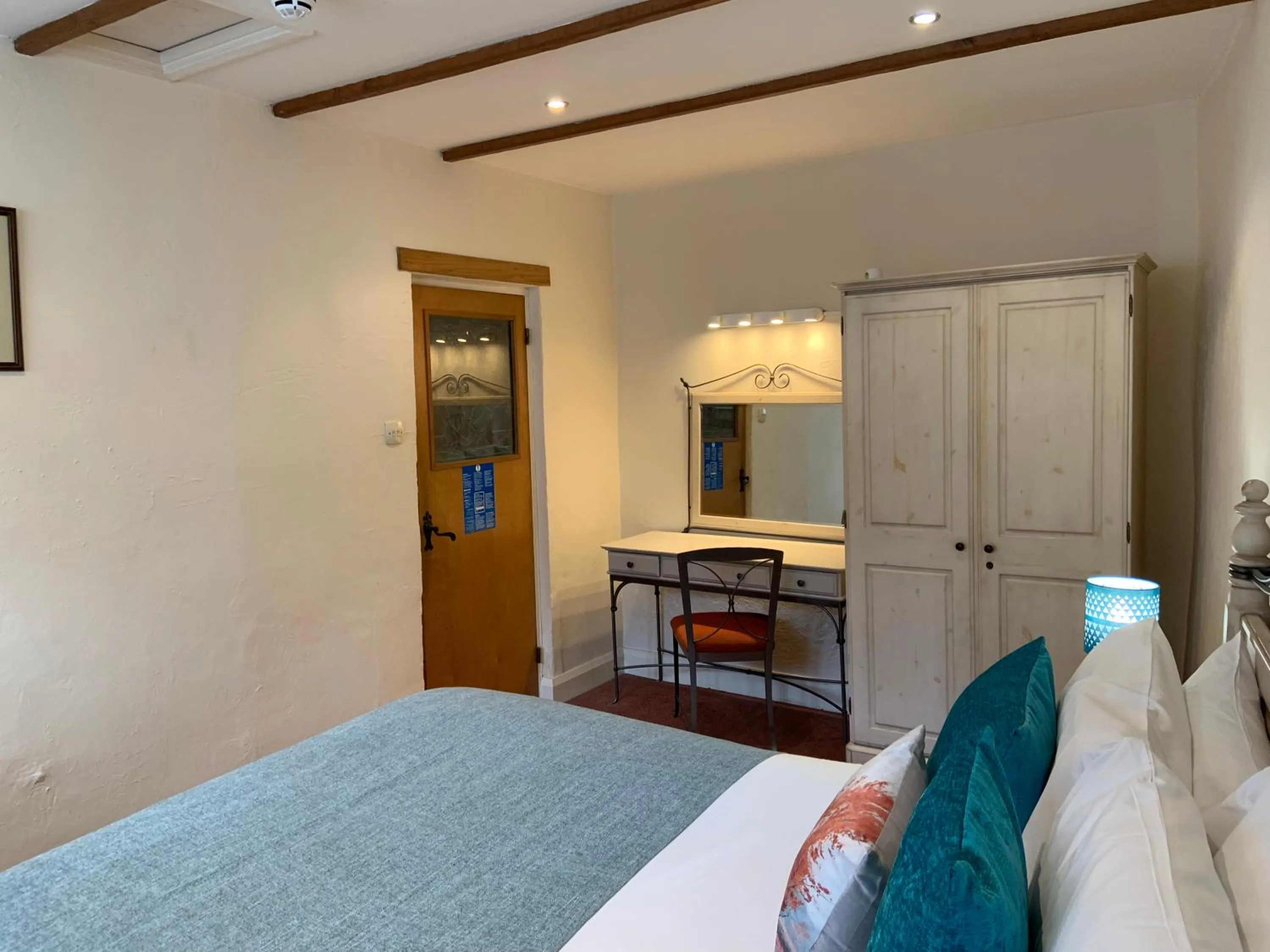 Bedroom, Bed in Jersey Arms Hotel Bicester