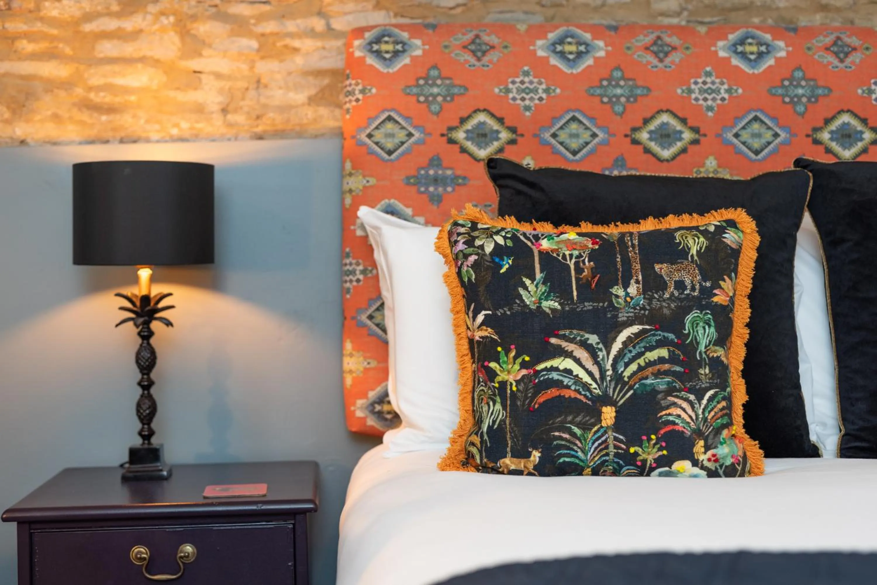 Bed in Jersey Arms Hotel Bicester