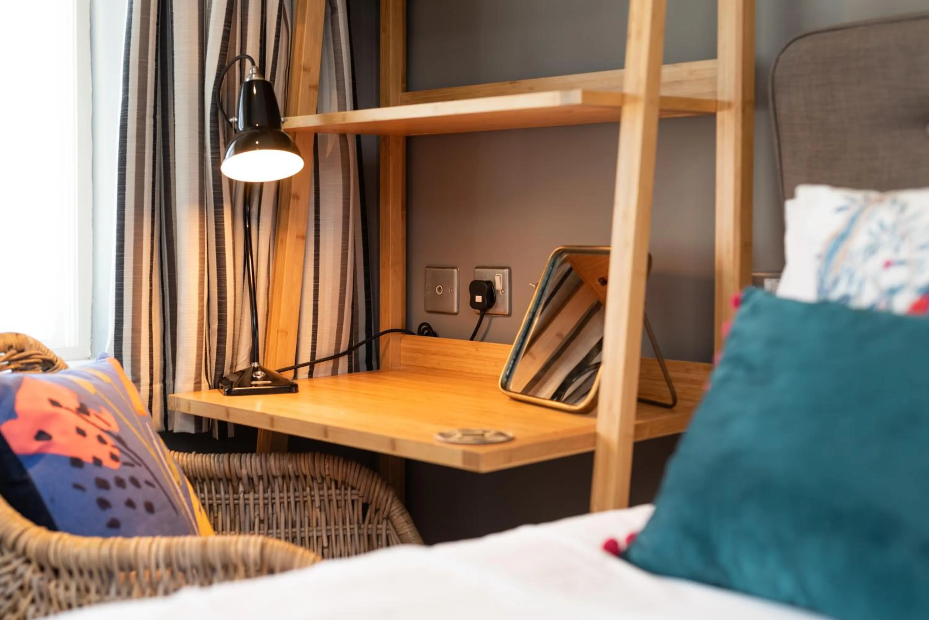 Seating area, Bed in Jersey Arms Hotel Bicester