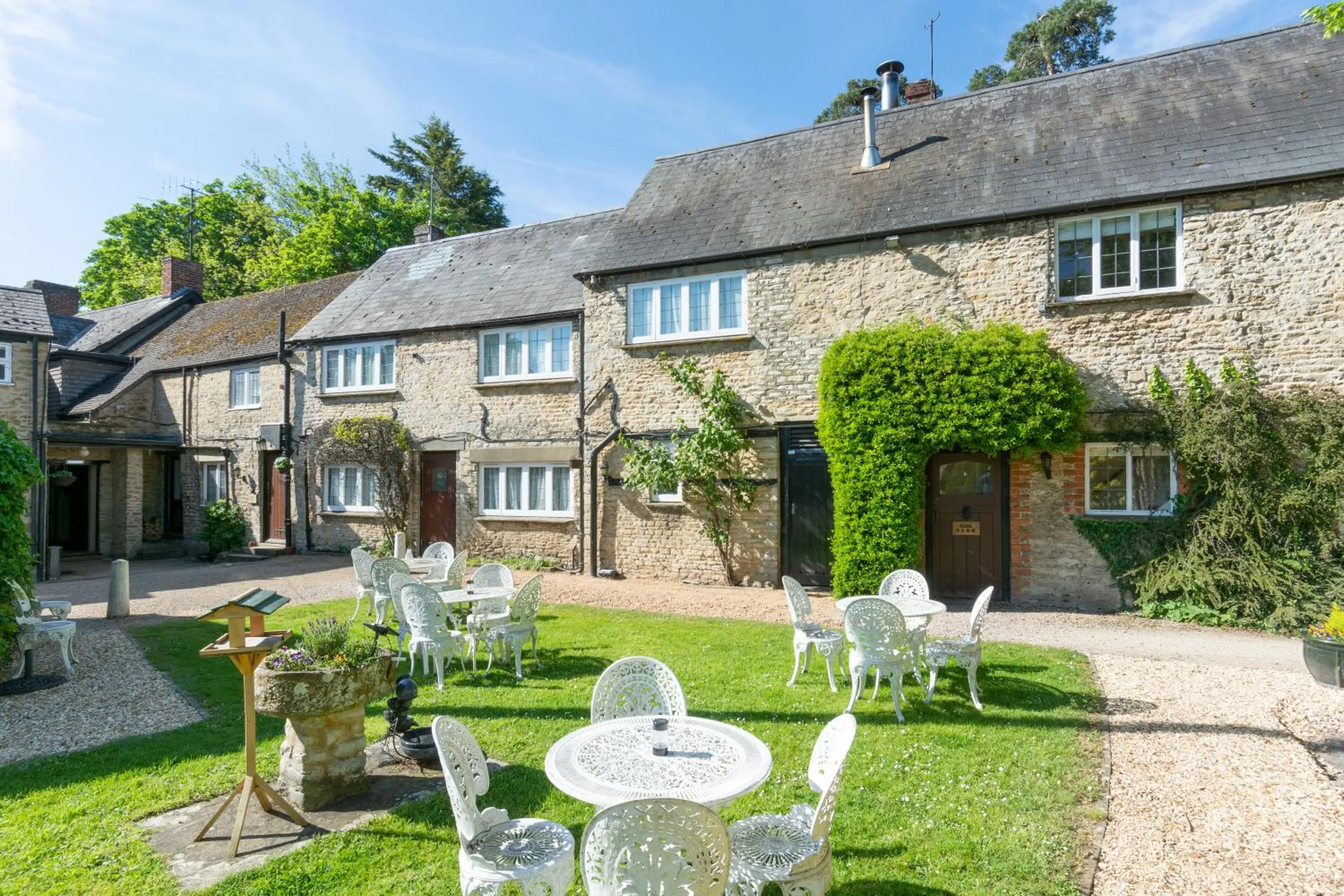 Garden in Jersey Arms Hotel Bicester
