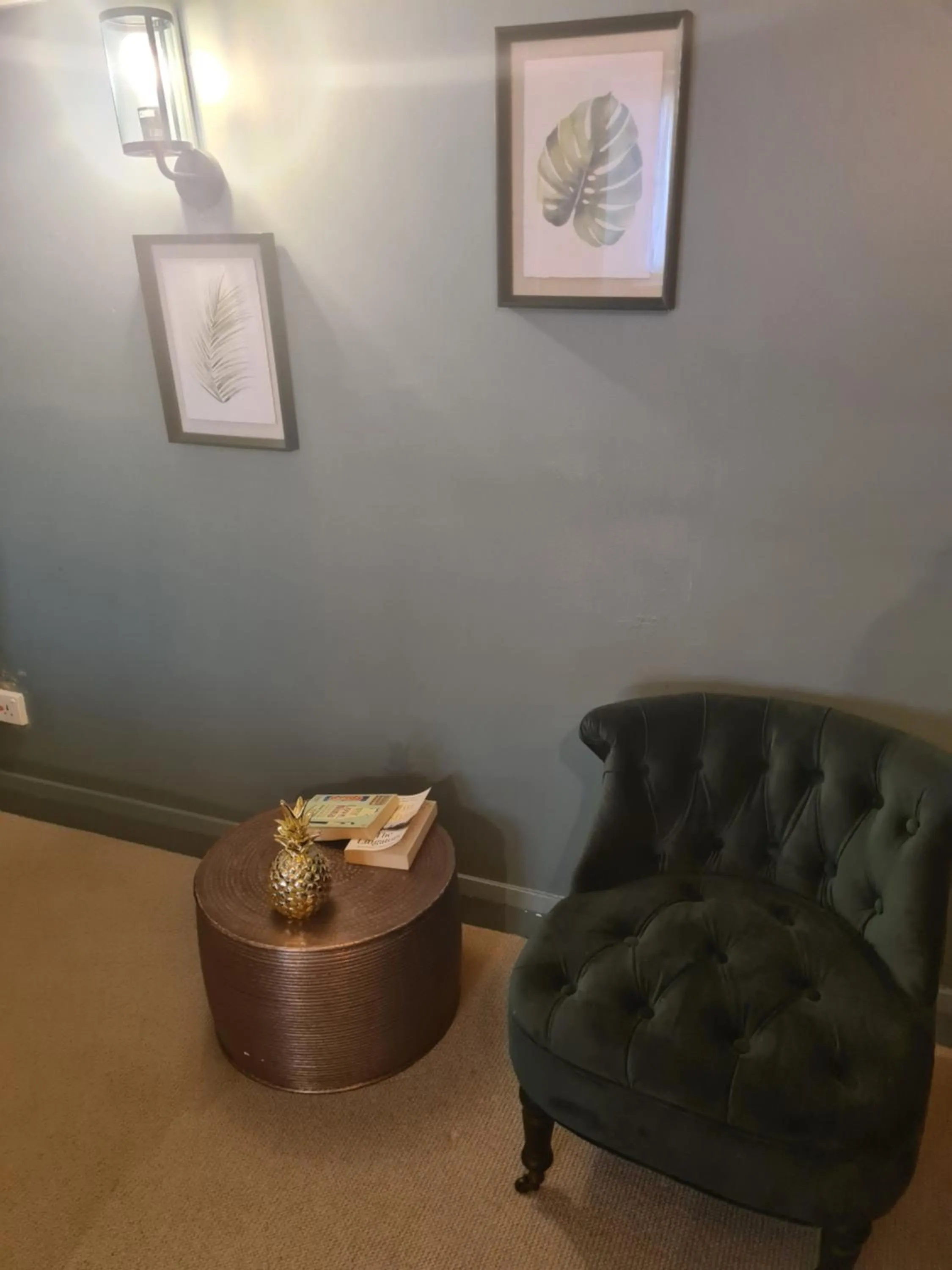 Seating area in Jersey Arms Hotel Bicester