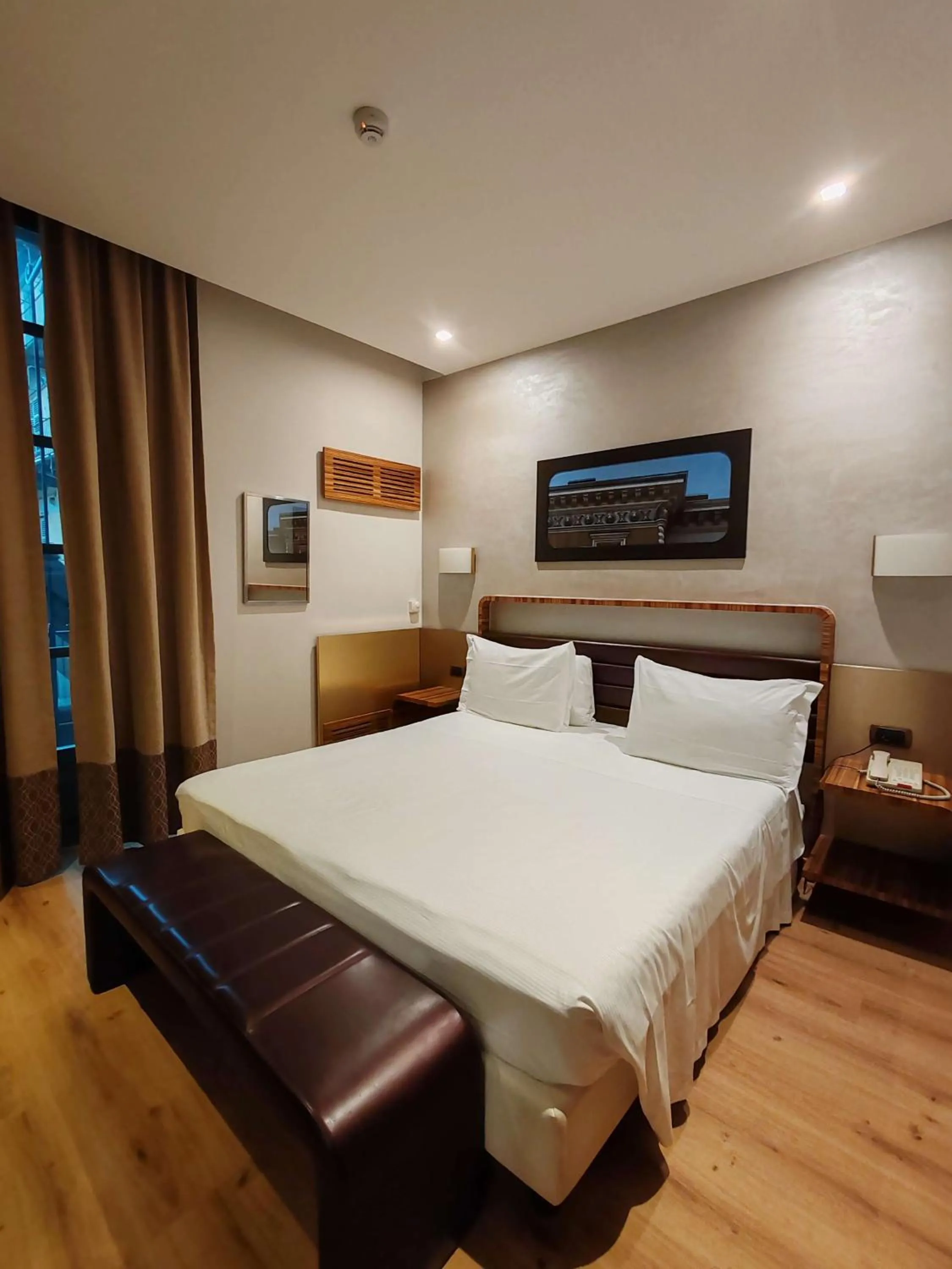 Bedroom, Bed in Sure Hotel by Best Western Turin City Centre