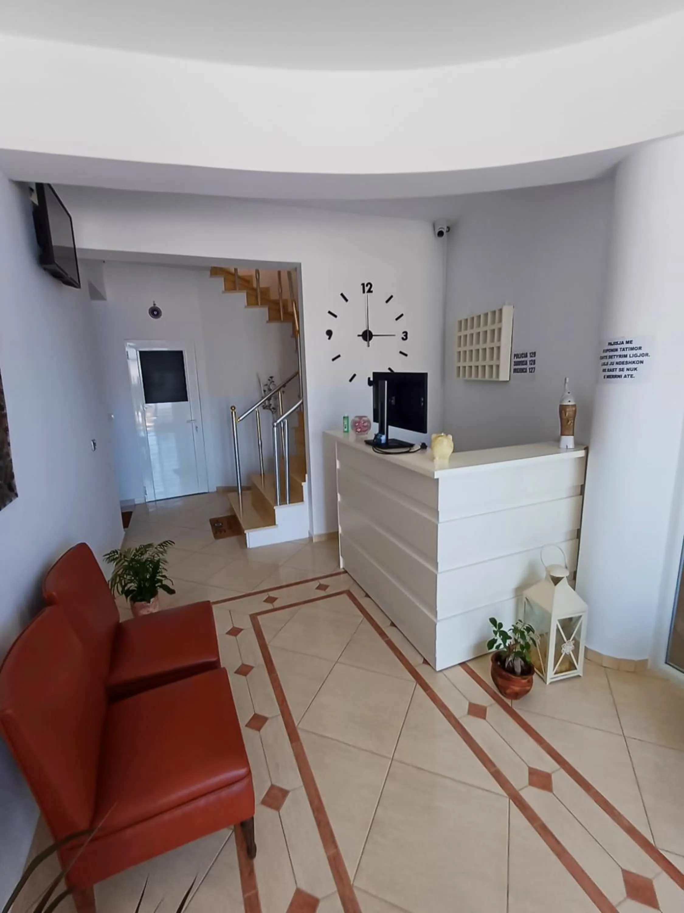 Text overlay in Hotel Sherifi