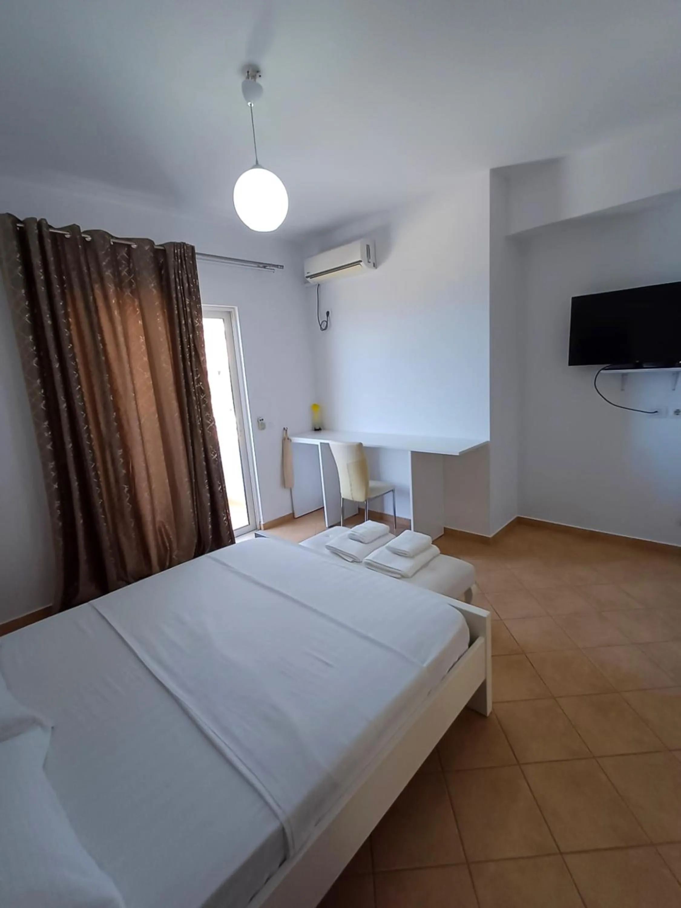 Bed in Hotel Sherifi