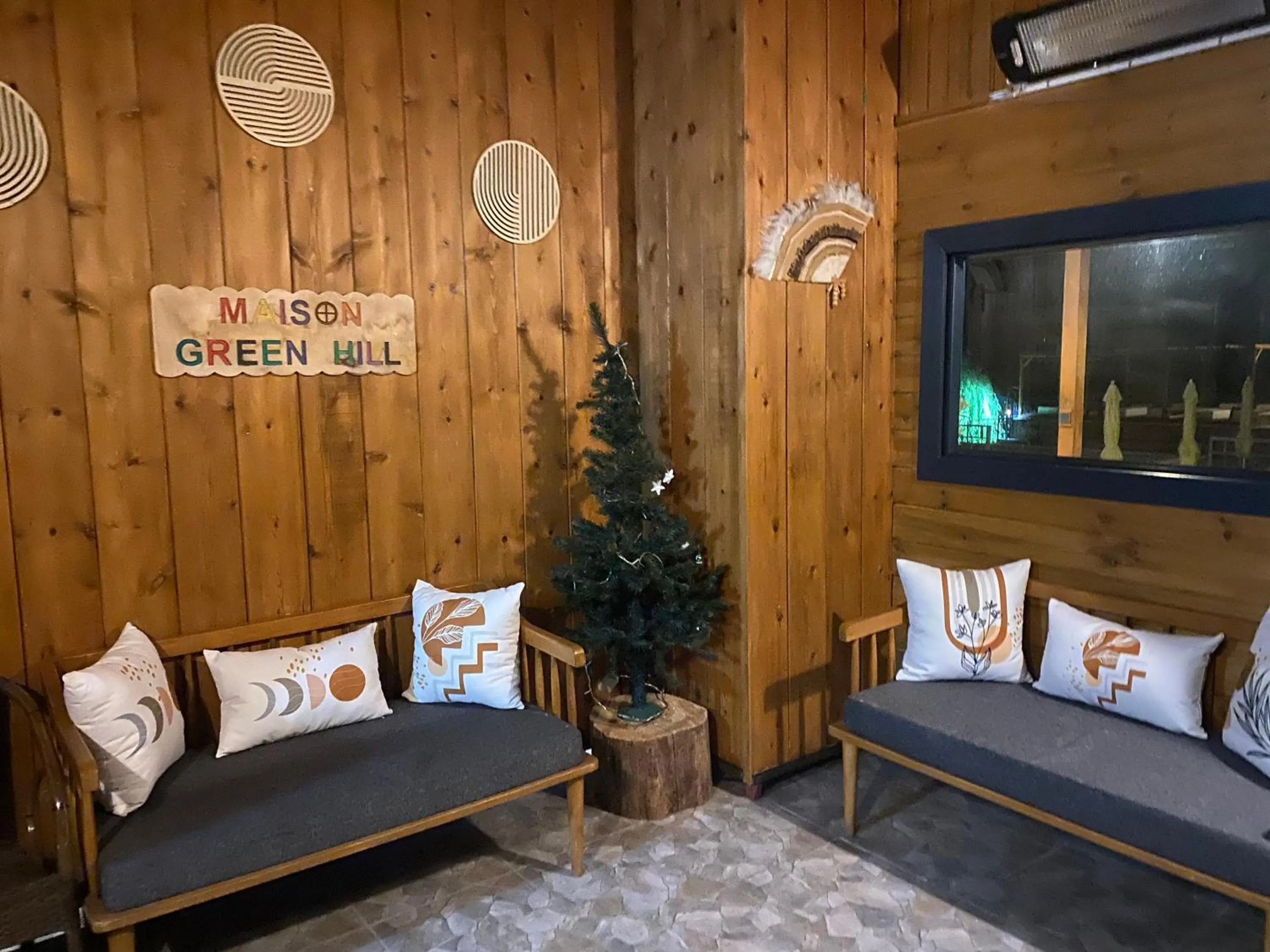 Lobby or reception in Maison Green Hill Hobbit Villas & Boutique Hotel