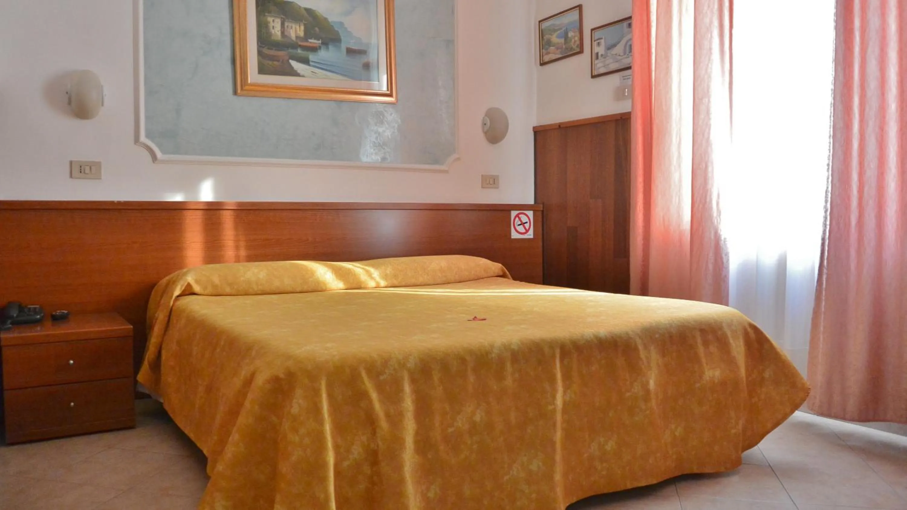 Photo of the whole room, Bed in Hotel Mignon