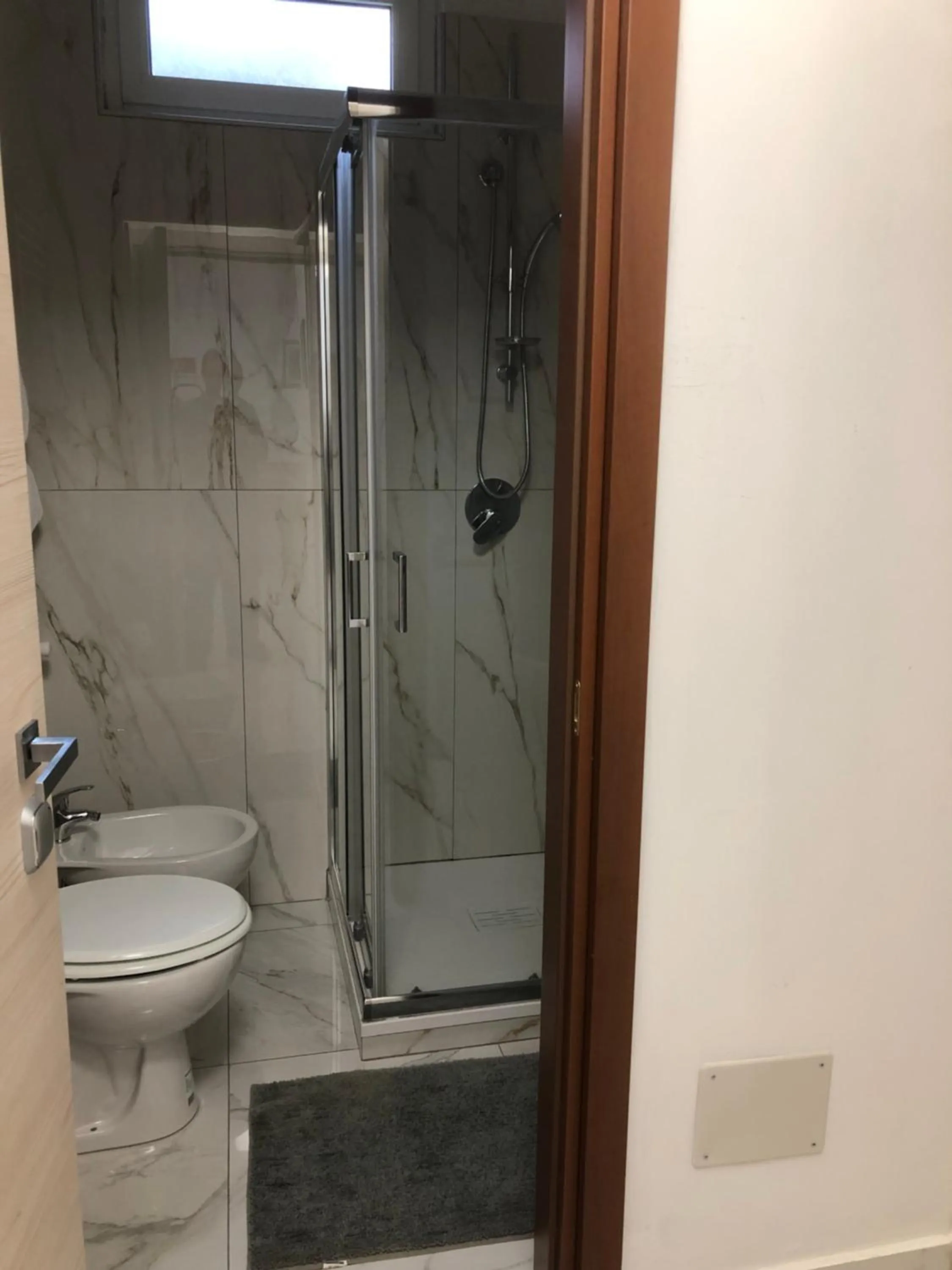 Shower in Hotel Mignon