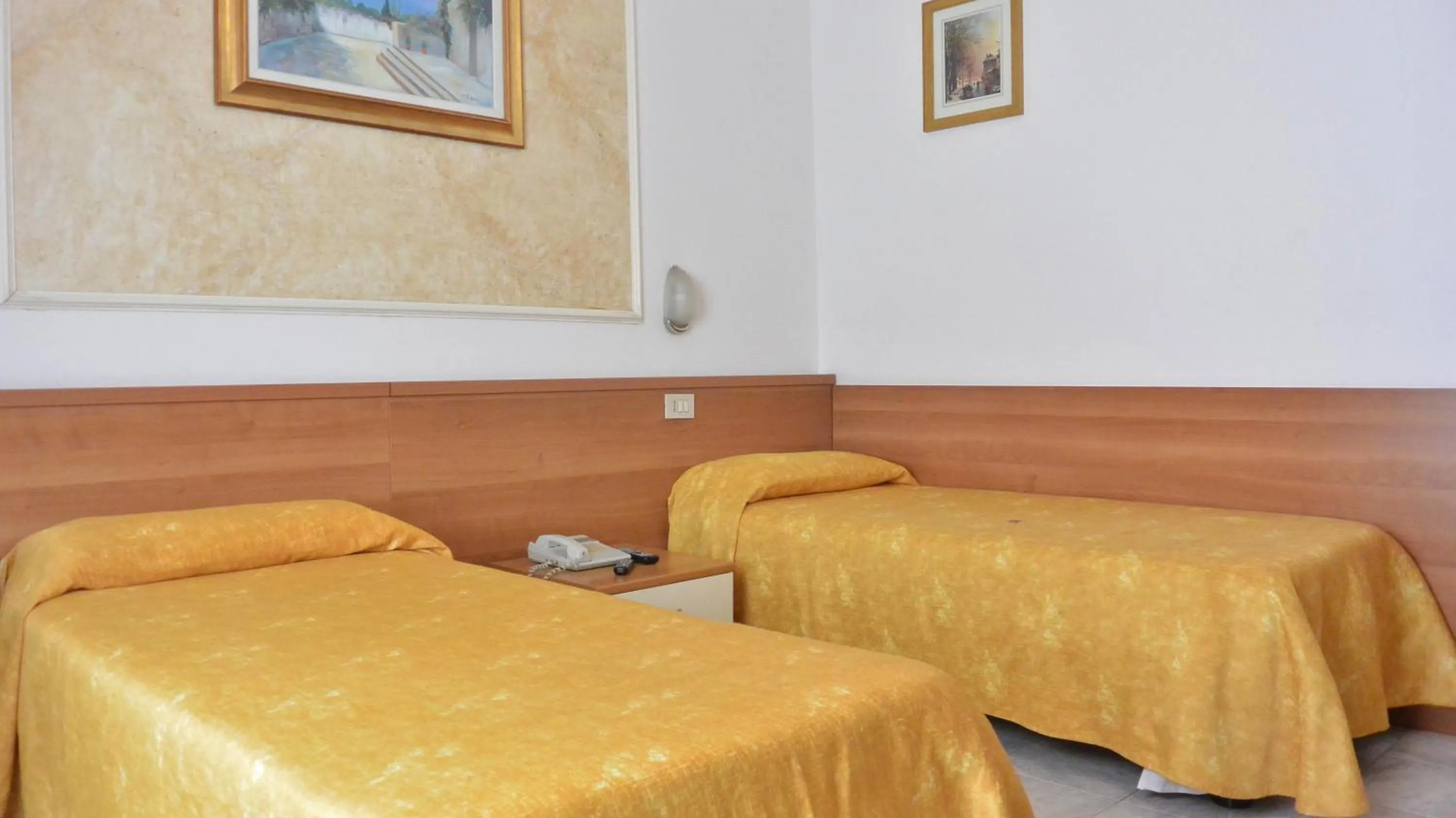 Bedroom, Bed in Hotel Mignon