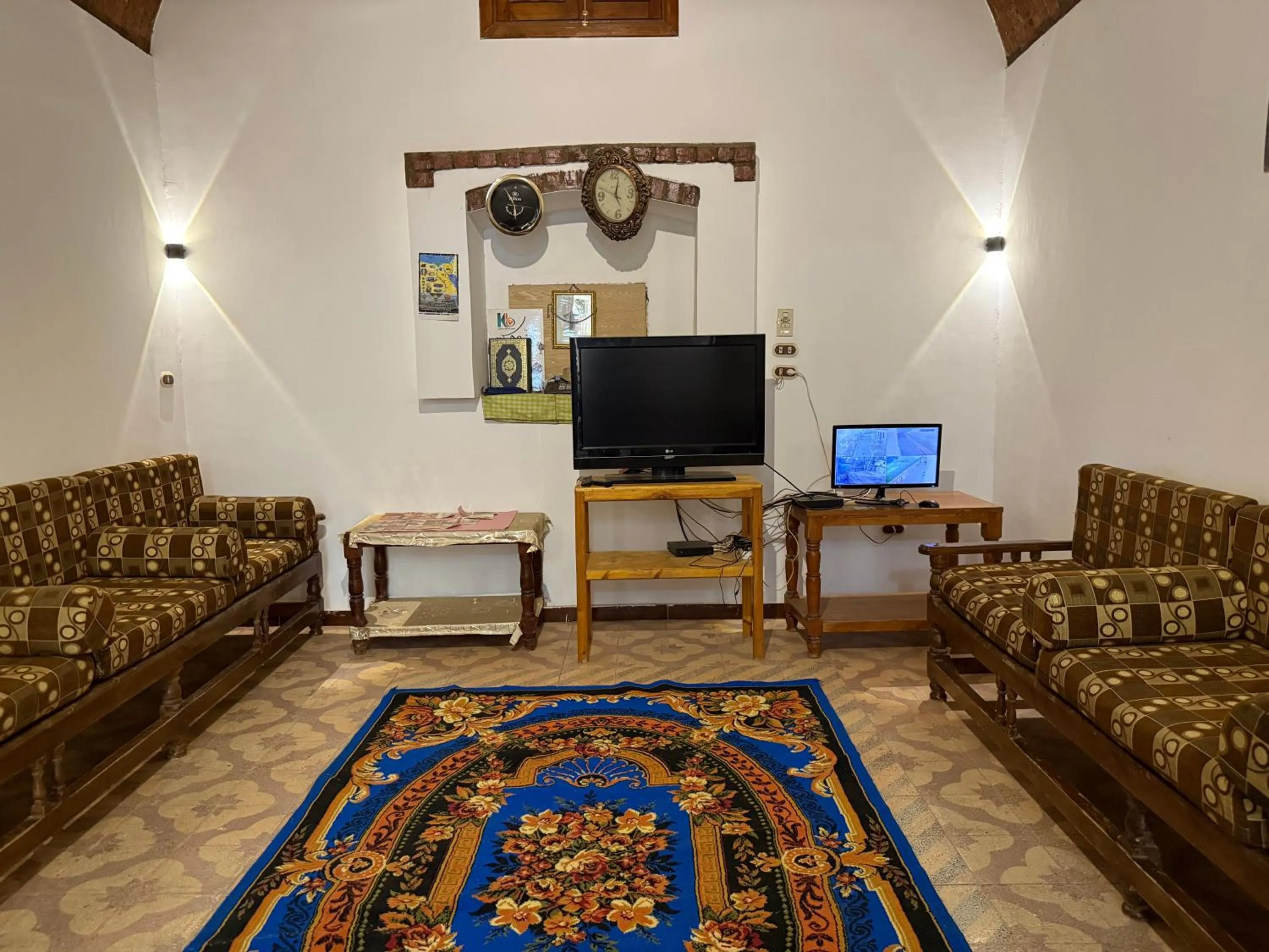 Communal lounge/ TV room in Luxor Villa Hatshepsut