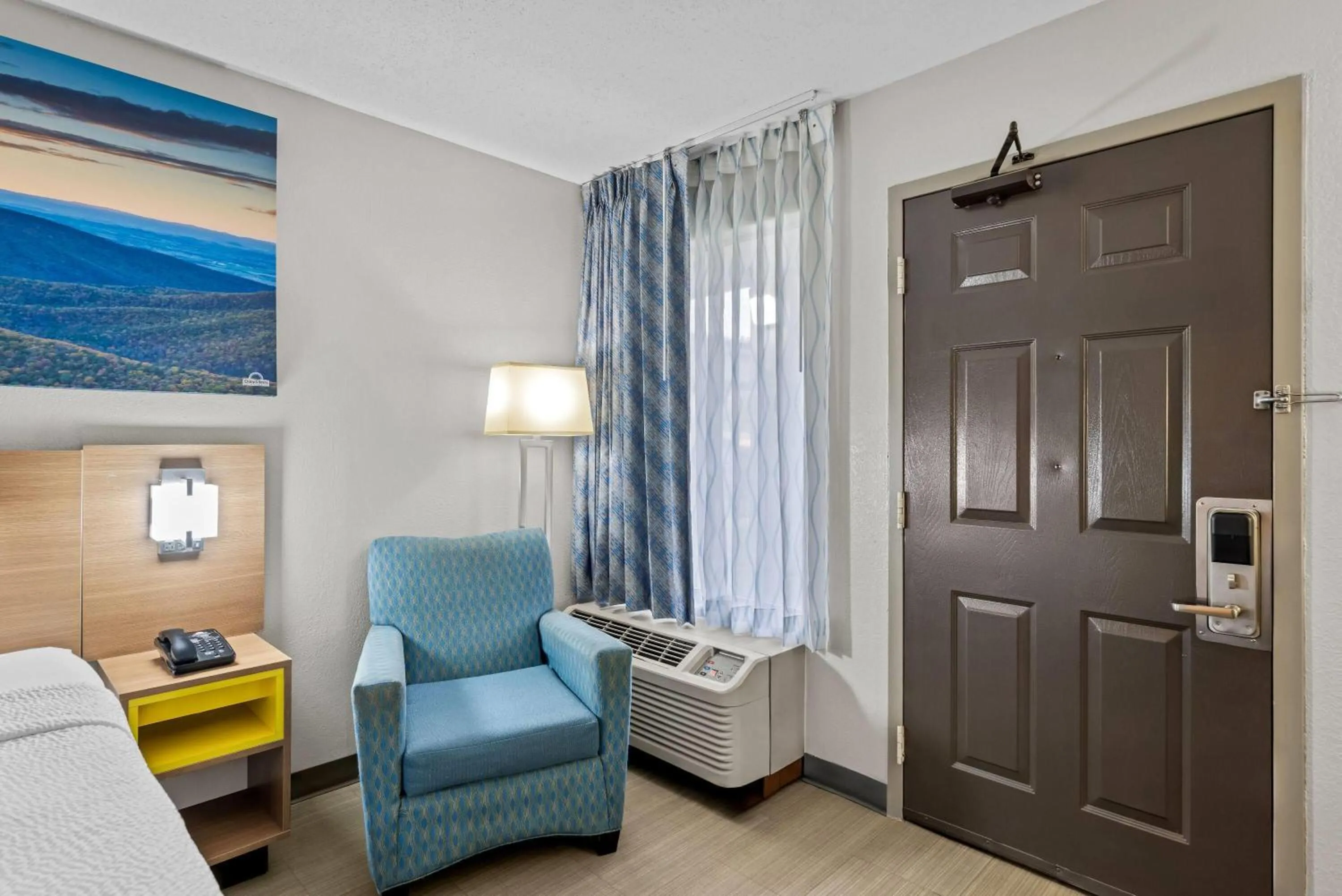 Bed in Days Inn by Wyndham Chattanooga/Hamilton Place