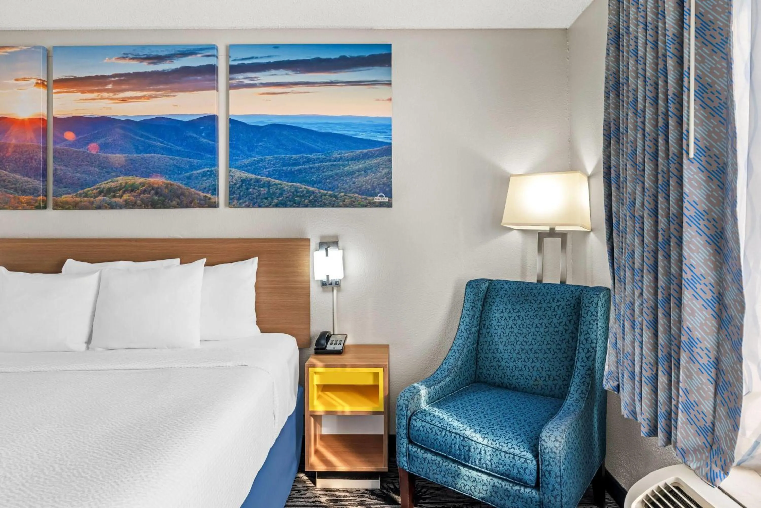 Bed in Days Inn by Wyndham Chattanooga/Hamilton Place