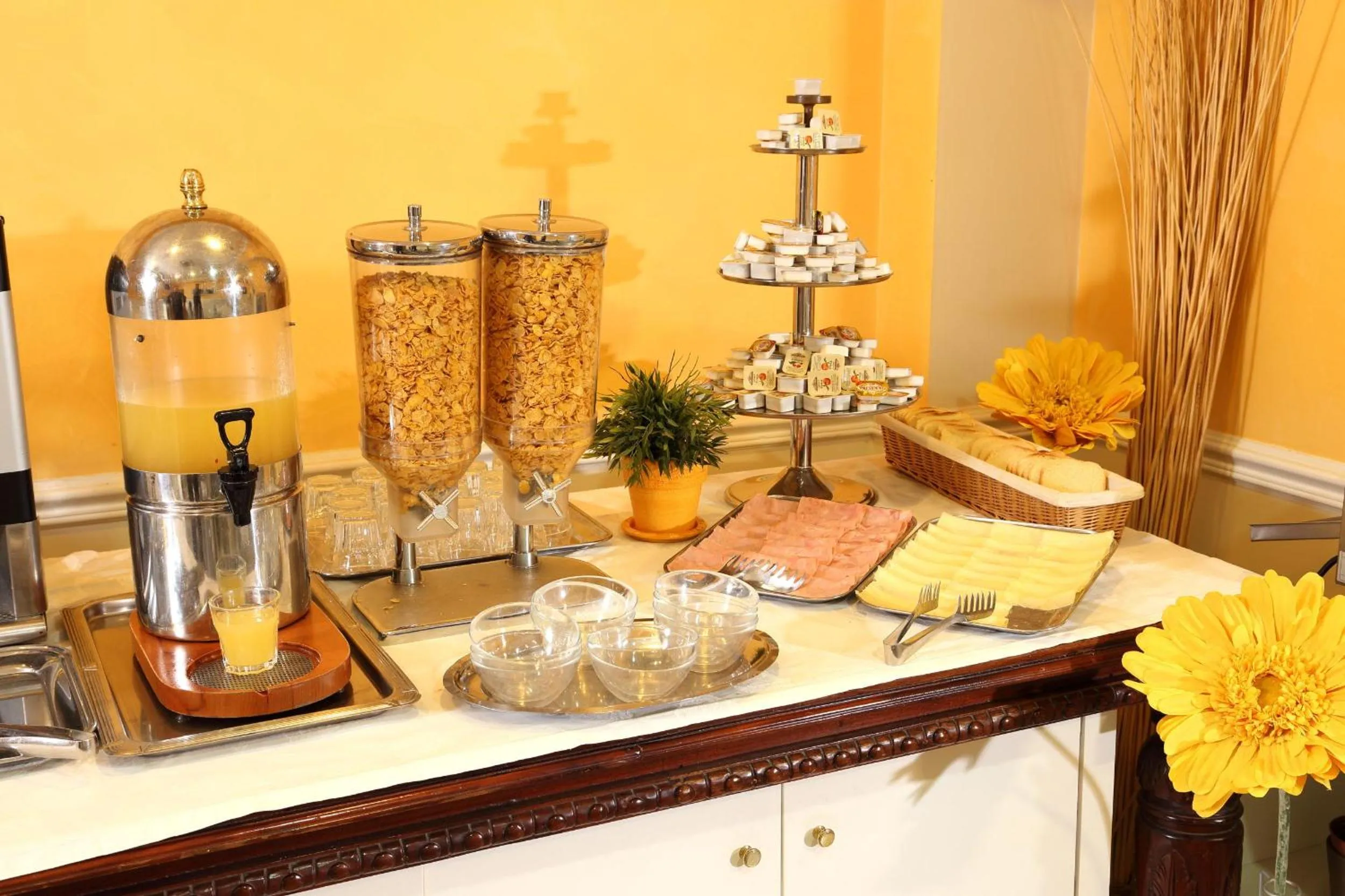 Restaurant/places to eat in Hotel Nizza