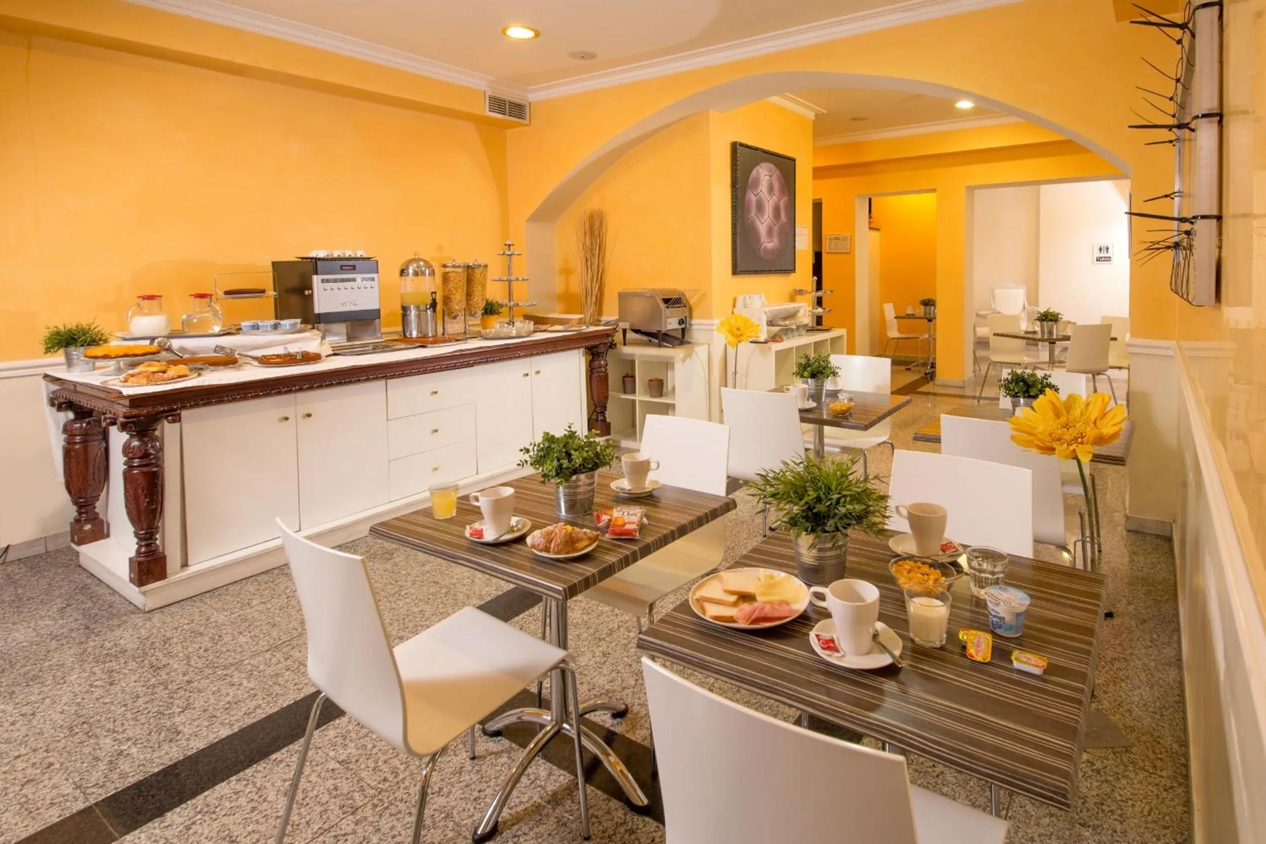 Restaurant/places to eat in Hotel Nizza