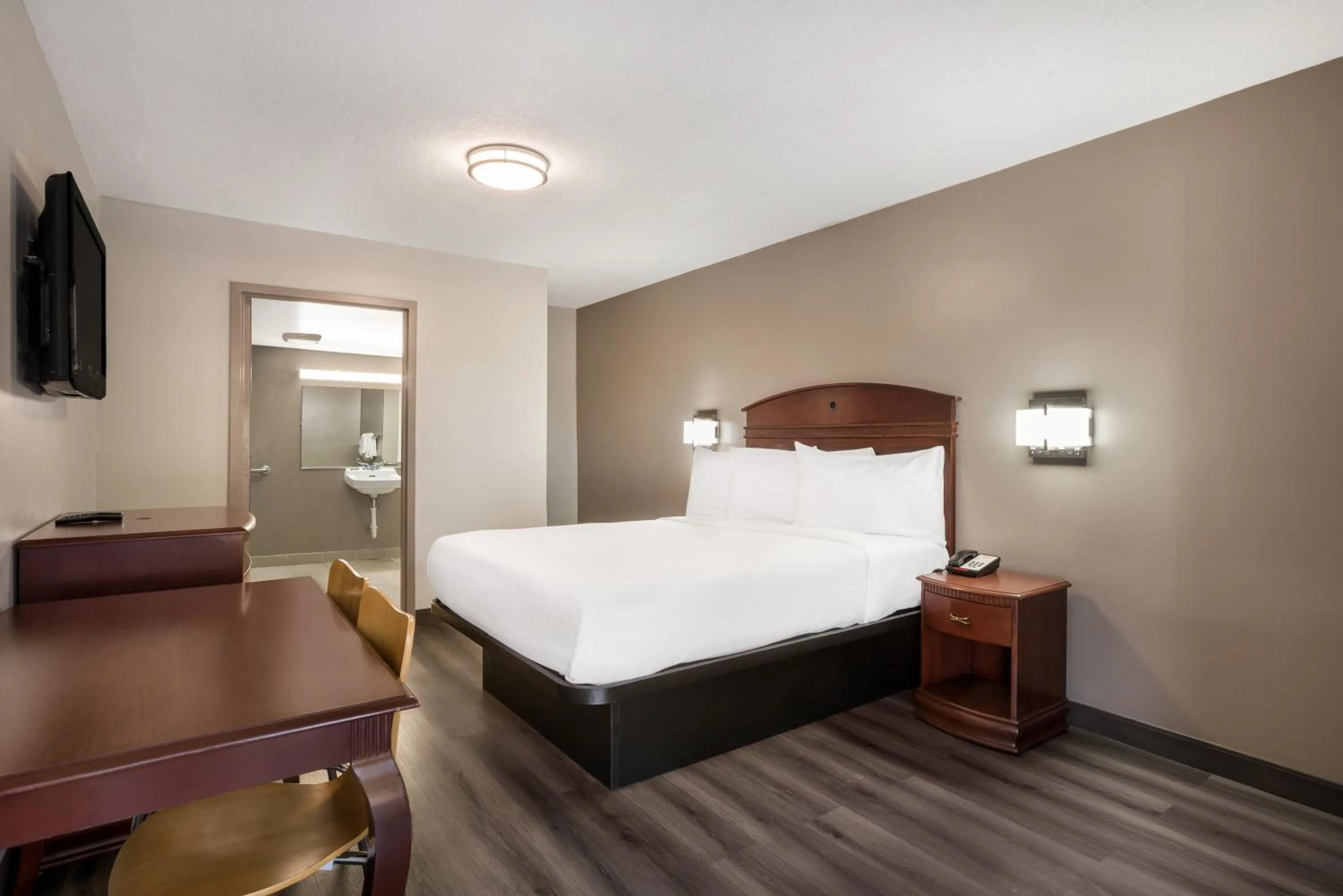 Bed in Red Carpet inn Edison