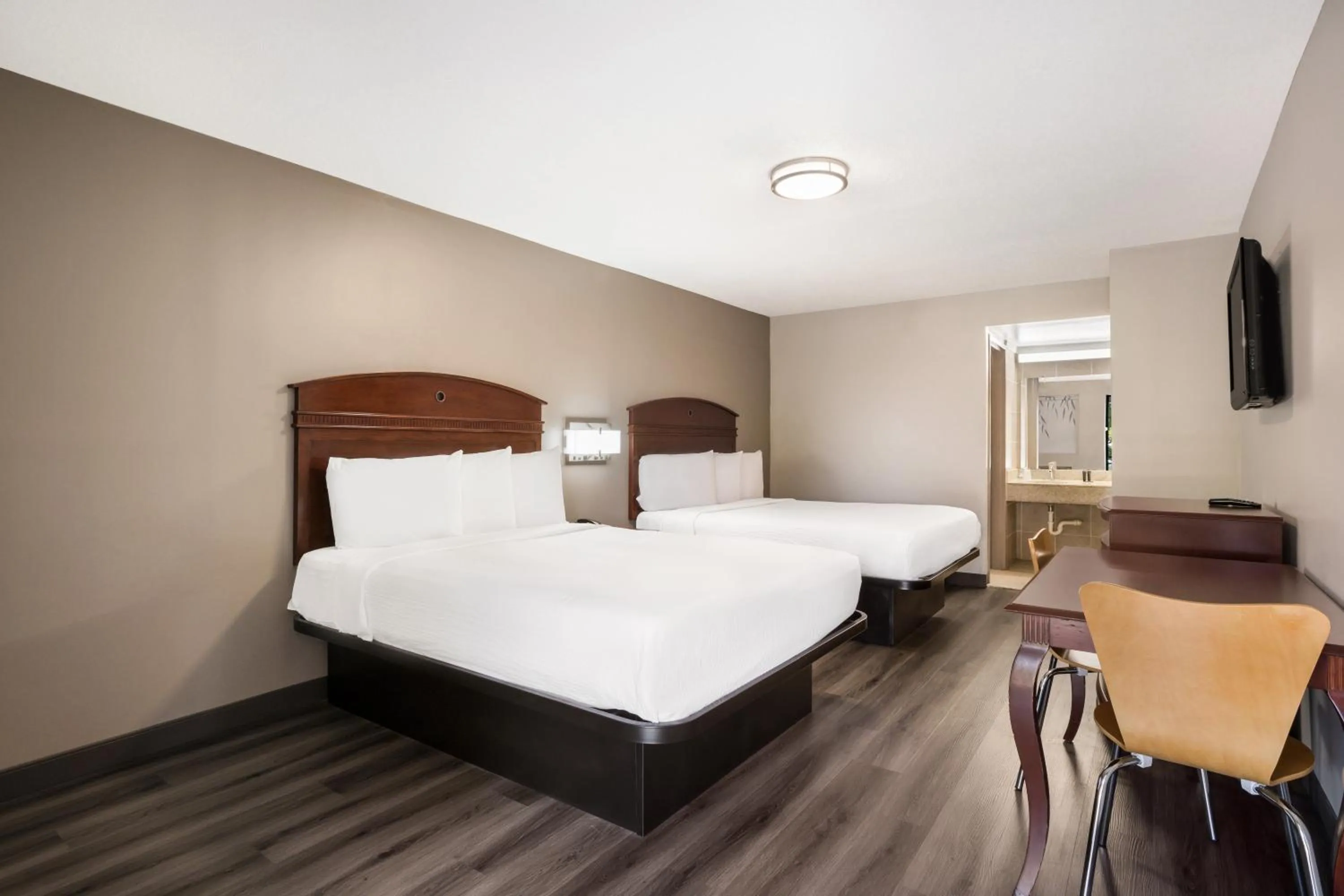 Bed in Red Carpet inn Edison