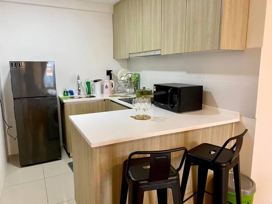 Kitchen or kitchenette in Tropicana 218 Macalister Sea & City View by stayCATion Homestay
