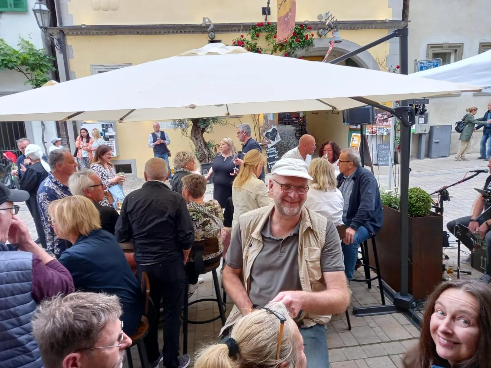 People in Hotel und Restaurant Neuhauser