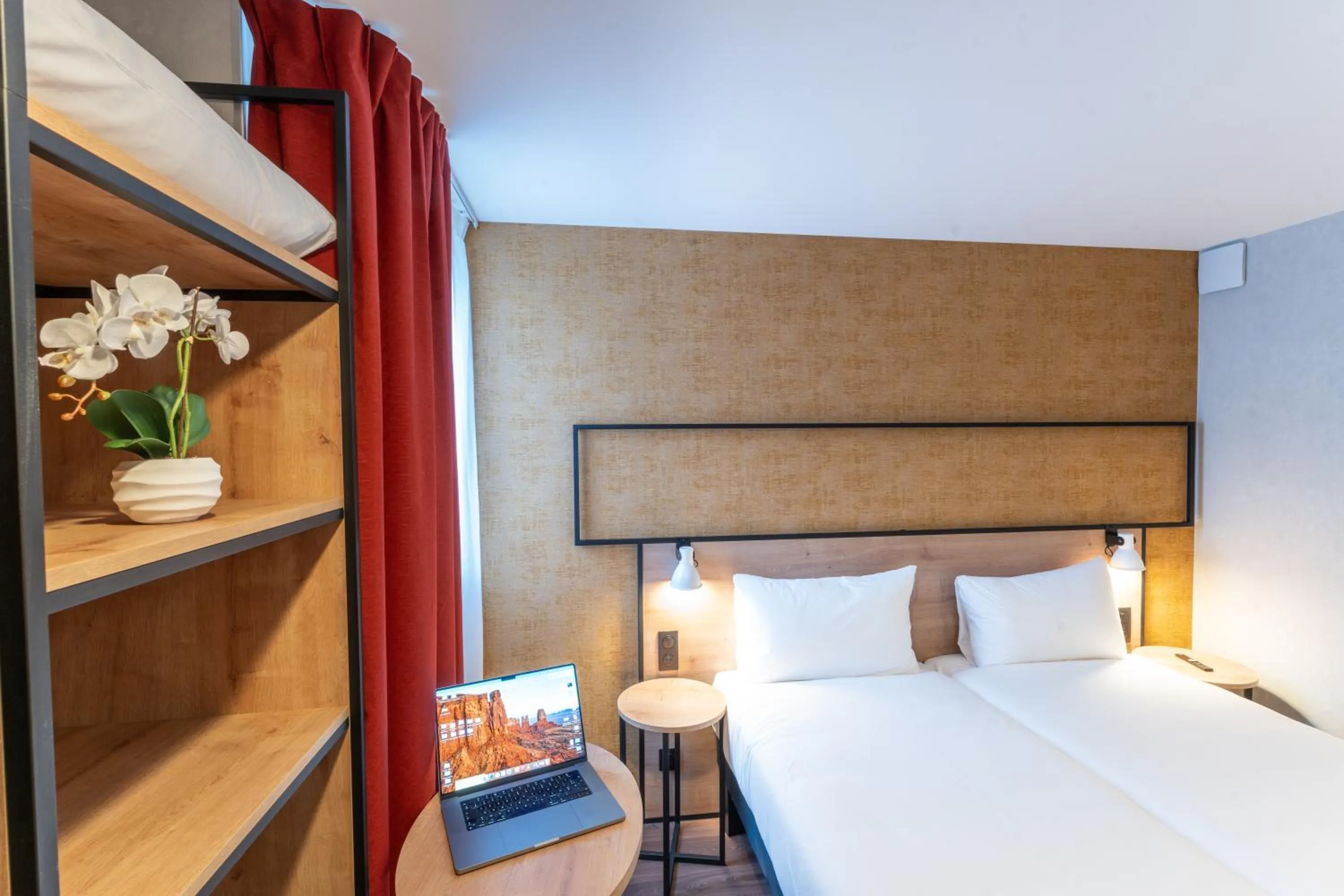Photo of the whole room, Bed in ibis Paris Nord Porte de Saint Ouen