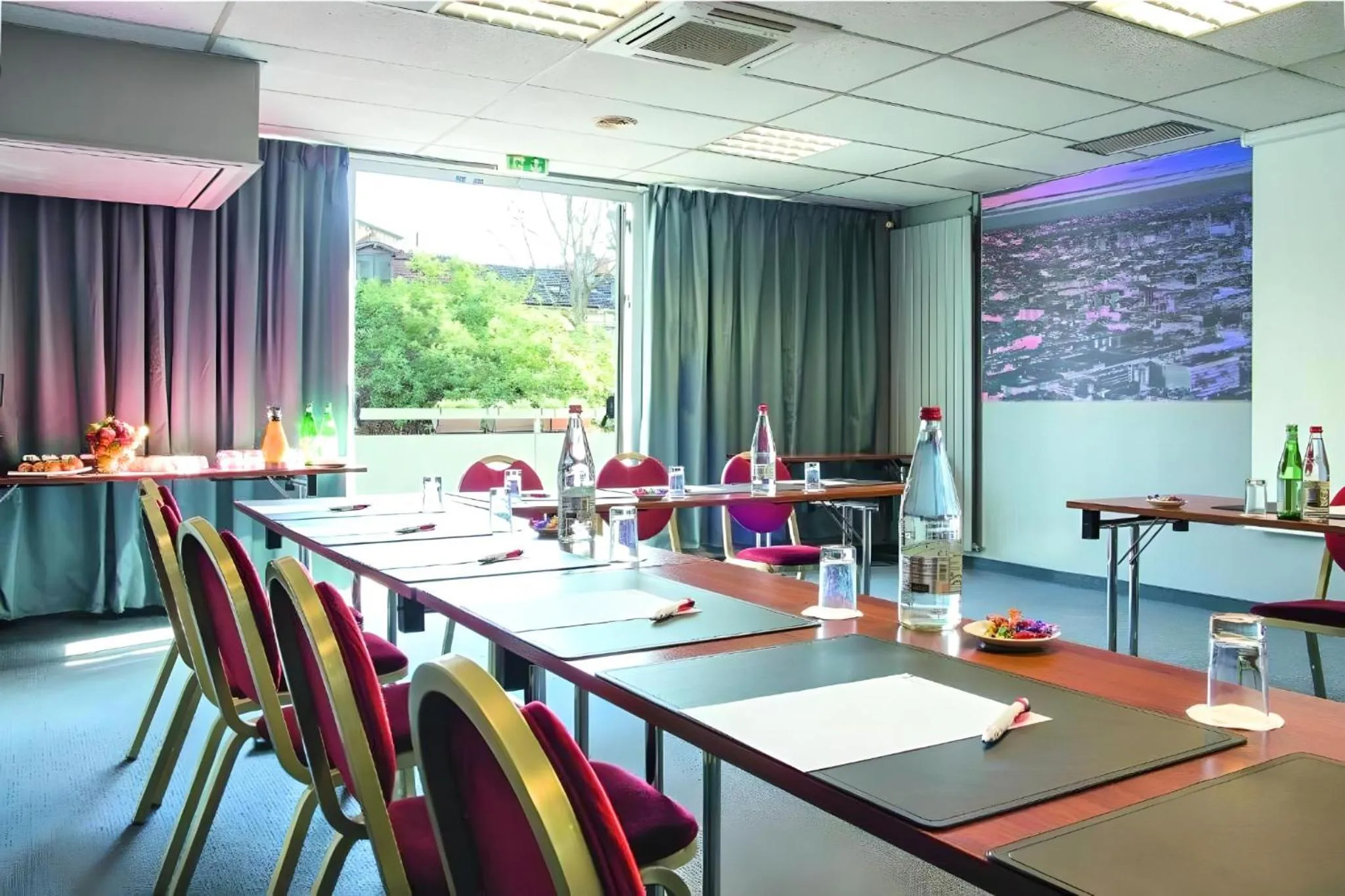 Meeting/conference room in Hotel Inn Paris Nord Porte de Saint Ouen