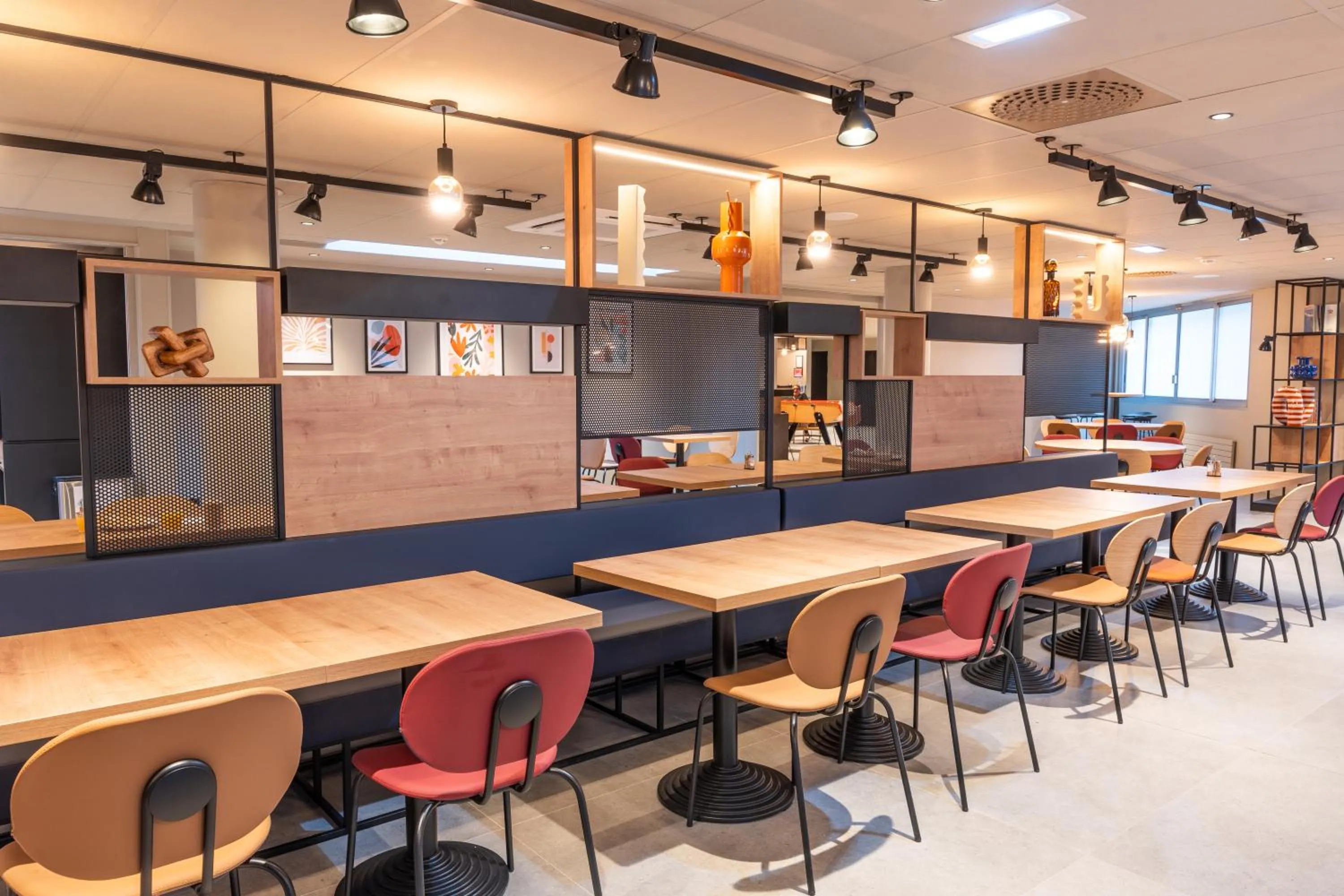 Restaurant/places to eat in ibis Paris Nord Porte de Saint Ouen