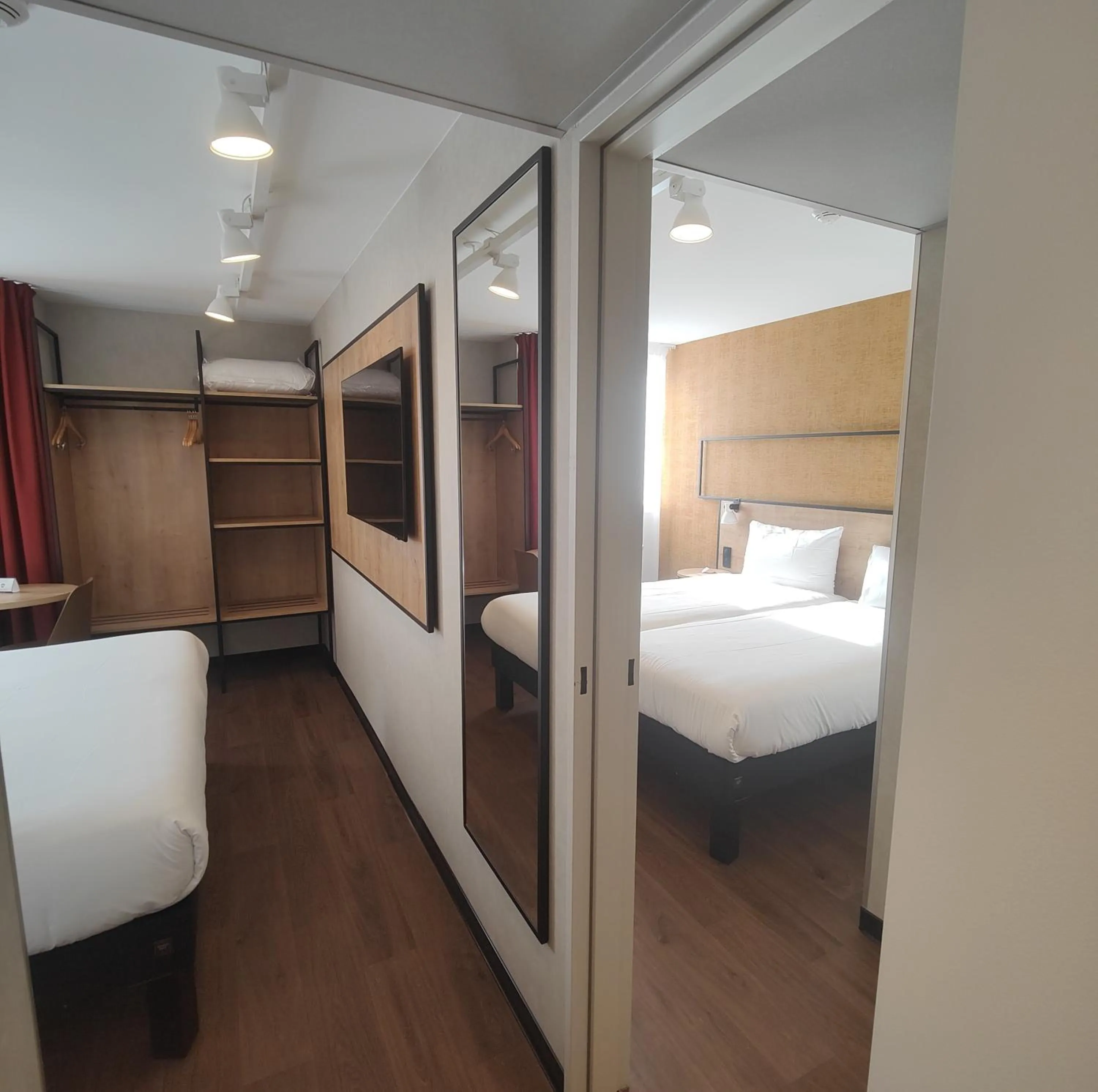 Photo of the whole room, Bed in ibis Paris Nord Porte de Saint Ouen