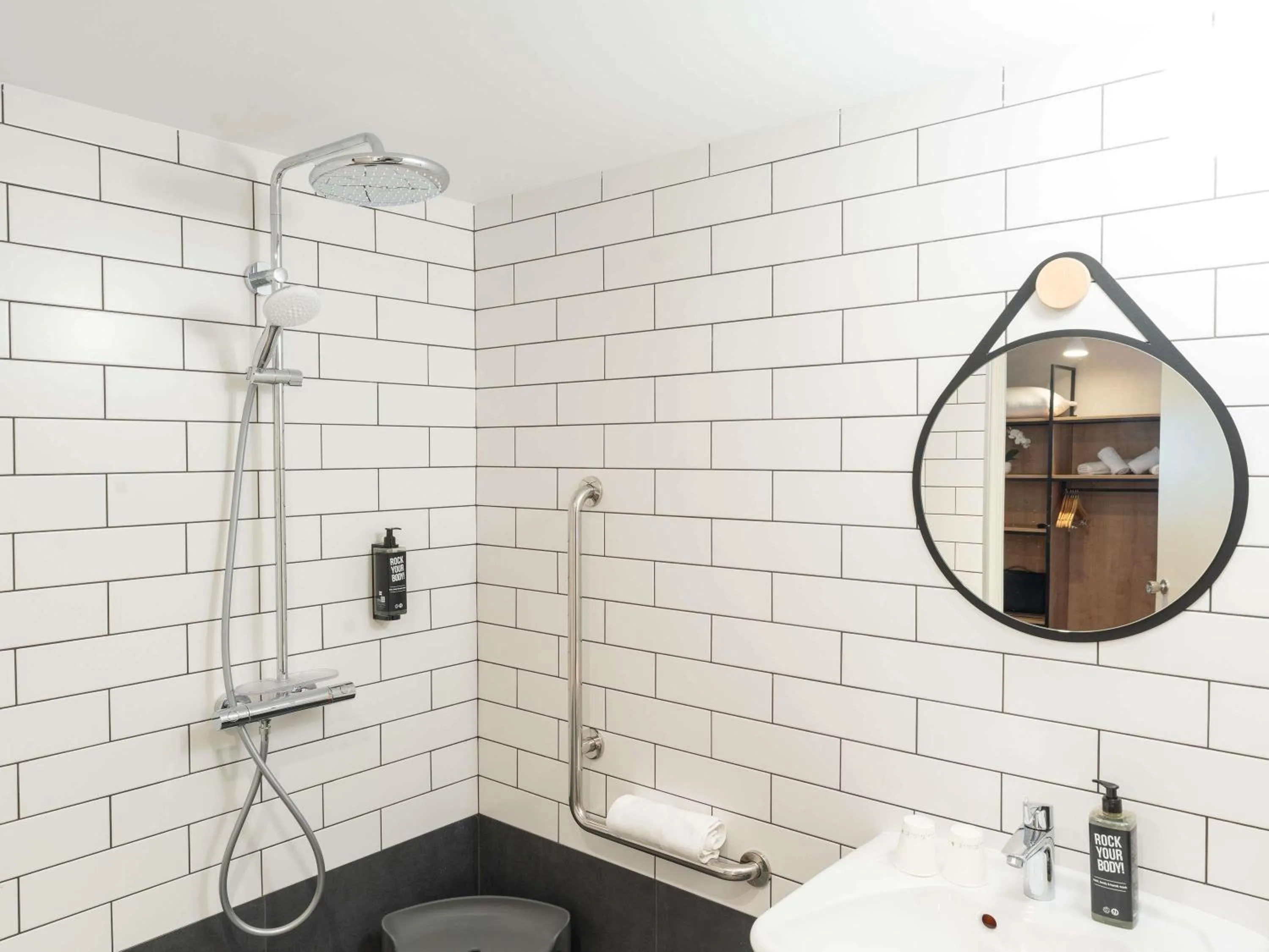 Bedroom in ibis Paris Nord Porte de Saint Ouen