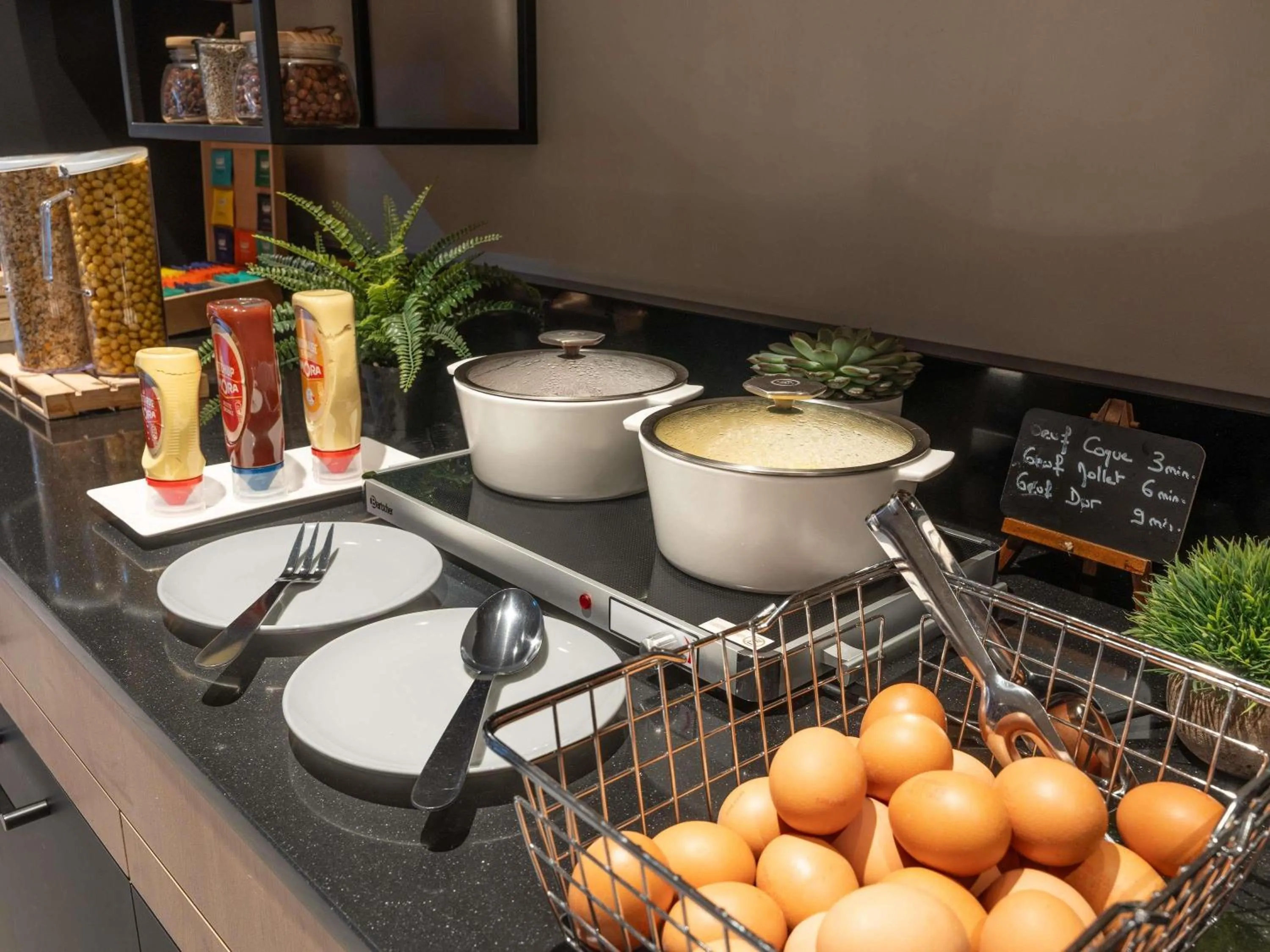 Breakfast in ibis Paris Nord Porte de Saint Ouen