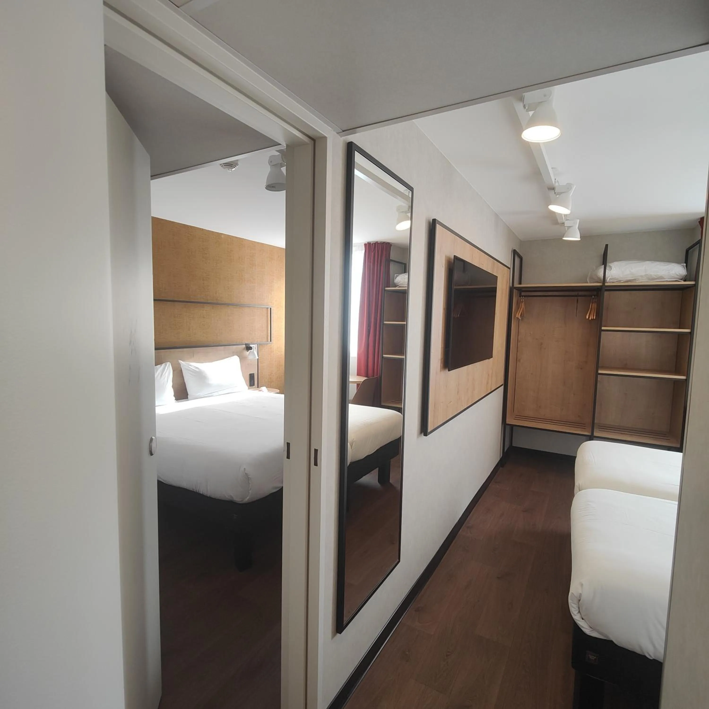 Photo of the whole room, Bed in ibis Paris Nord Porte de Saint Ouen