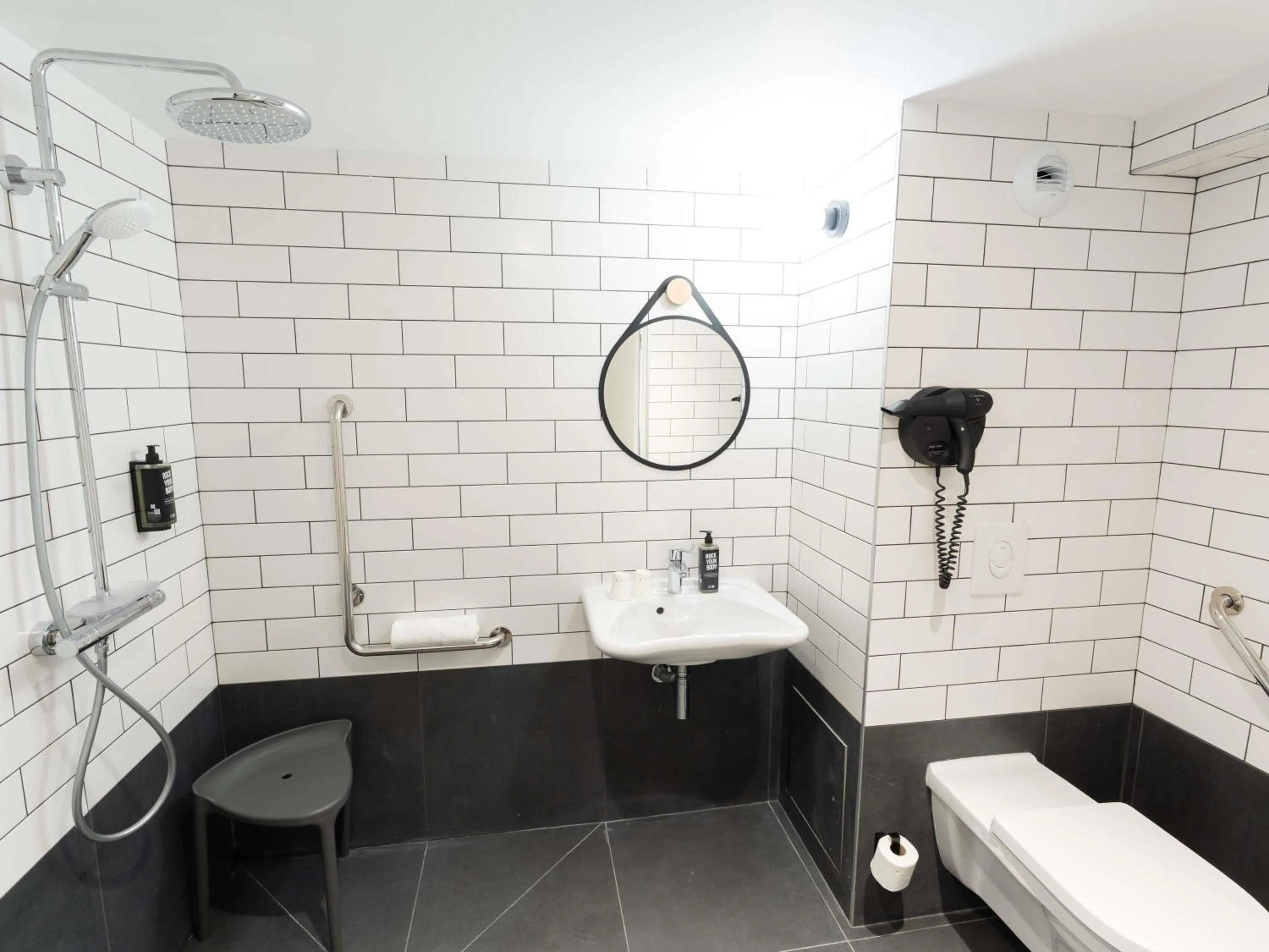 Property building in ibis Paris Nord Porte de Saint Ouen