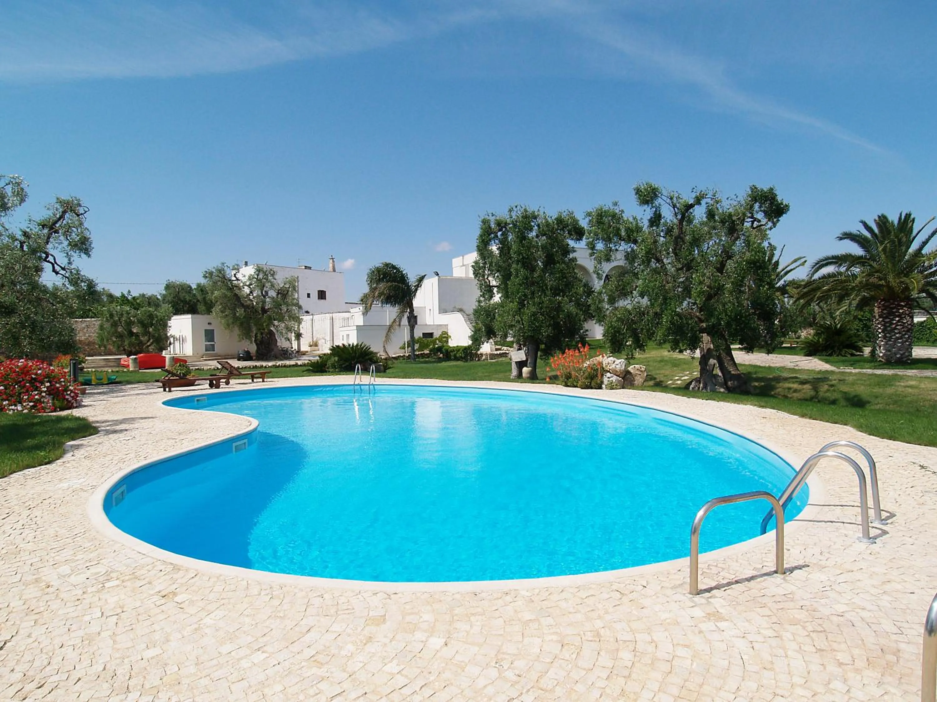 Swimming pool in Hotel Masseria Tutosa