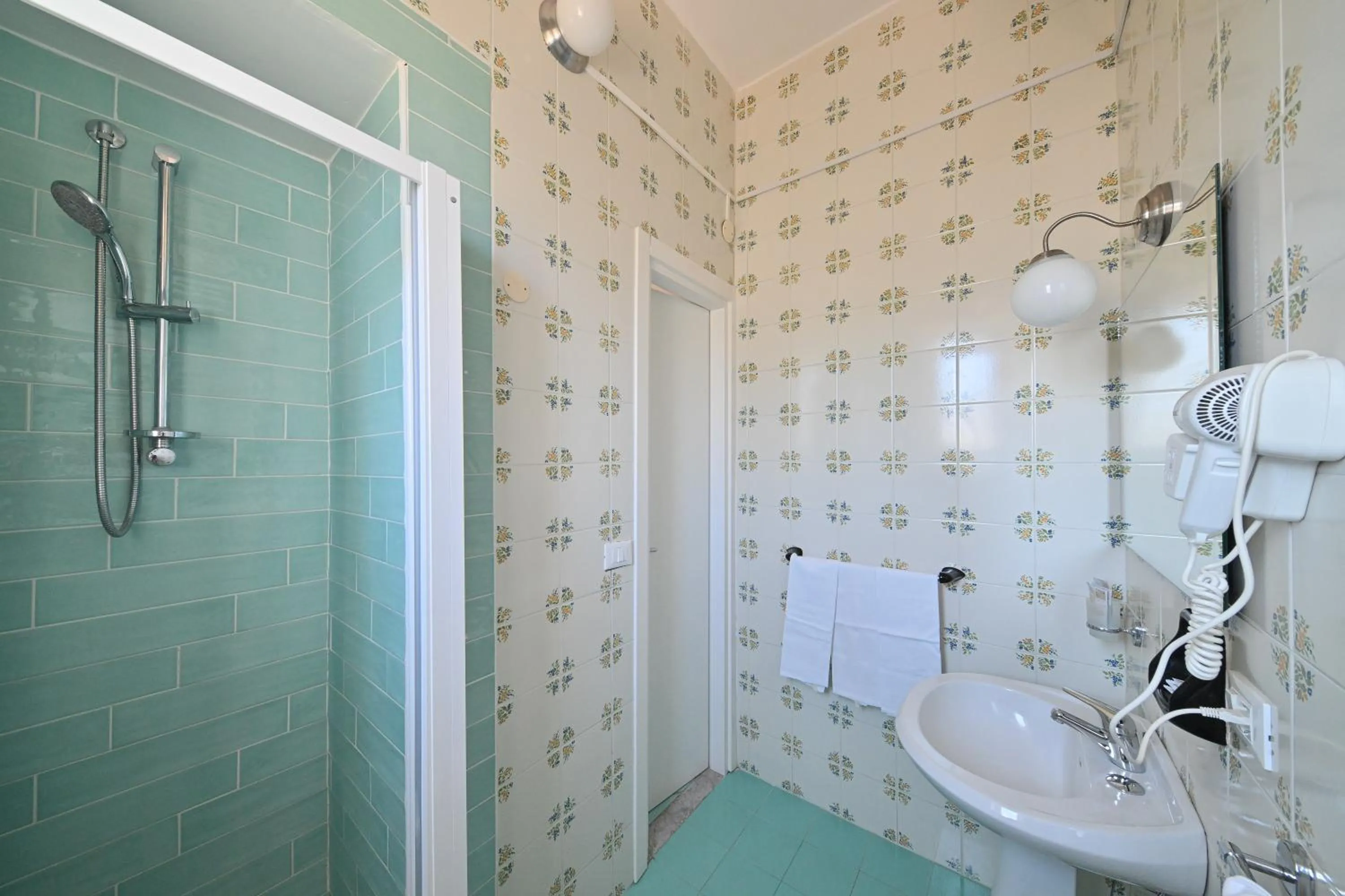 Bathroom in Albergo Atlantic